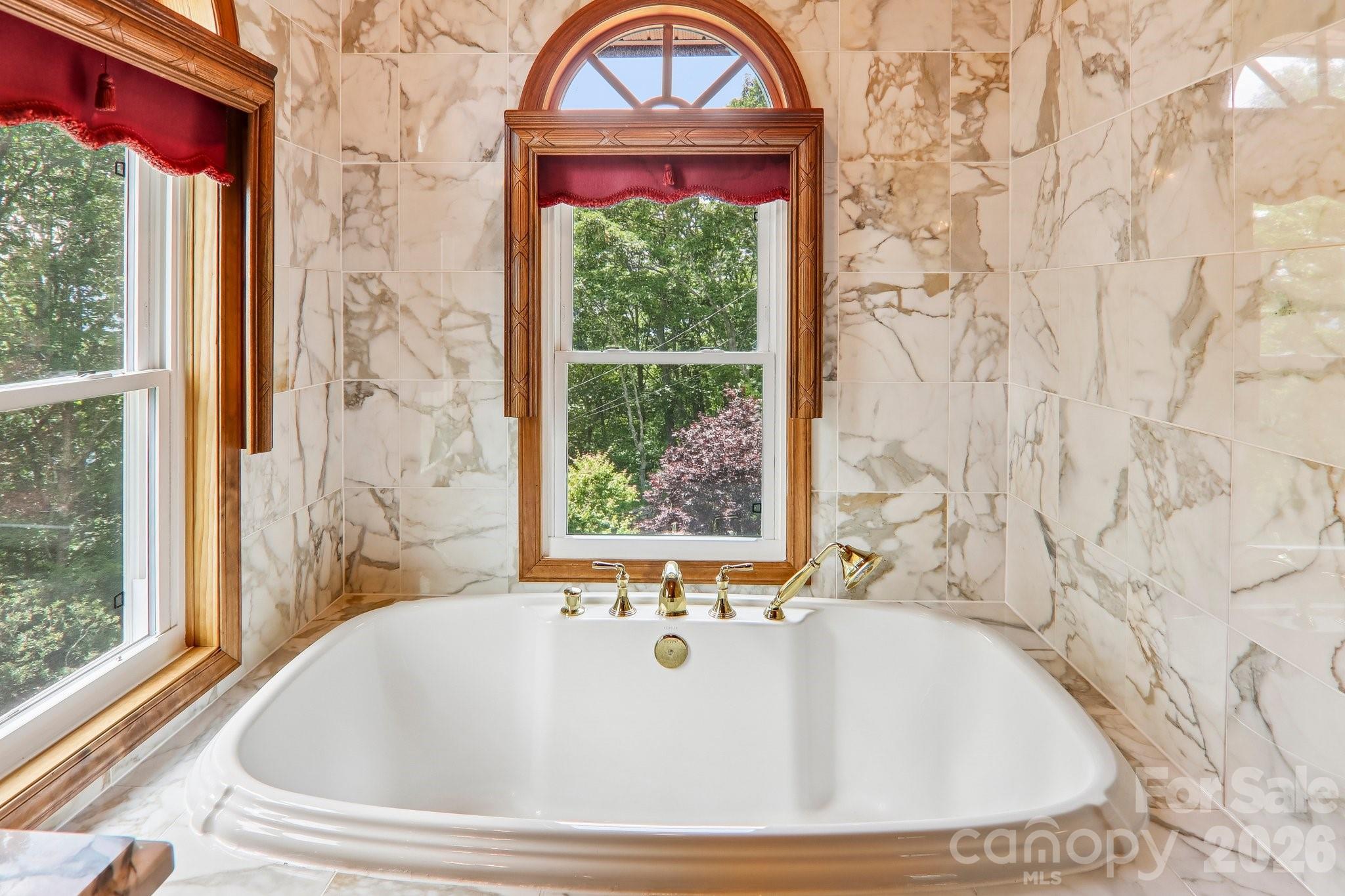 156 Simpson Lane — Maggie Valley