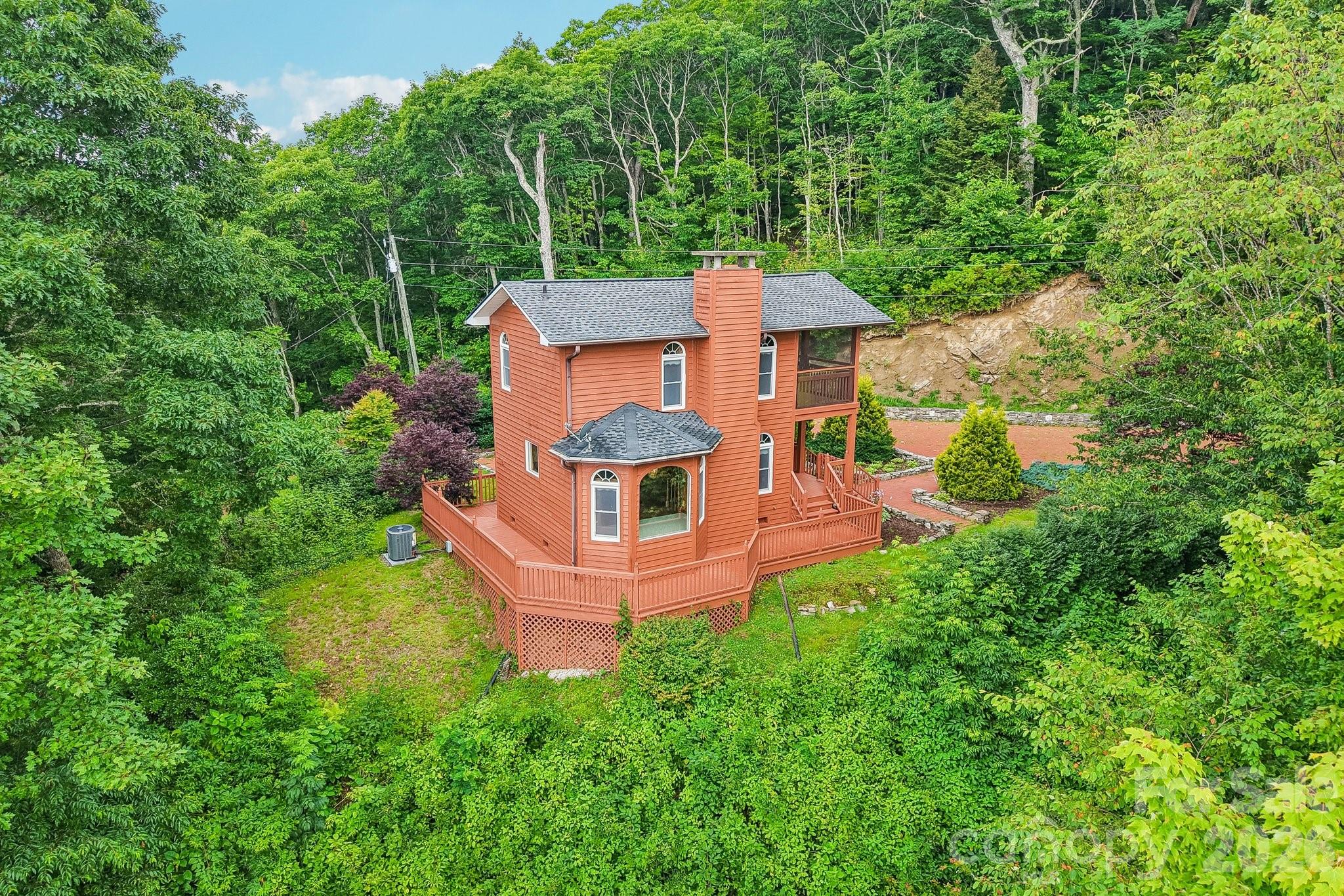 156 Simpson Lane — Maggie Valley