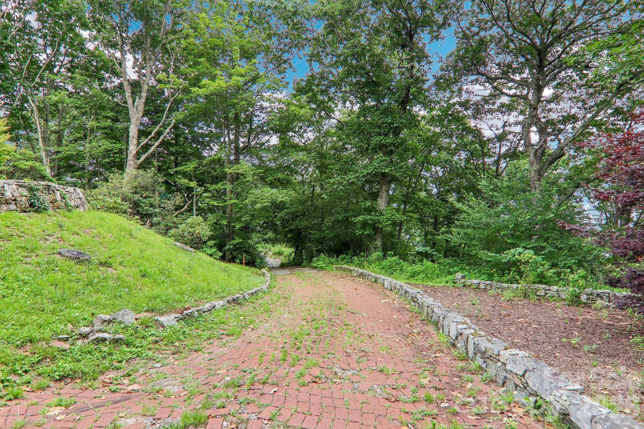 156 Simpson Lane — Maggie Valley