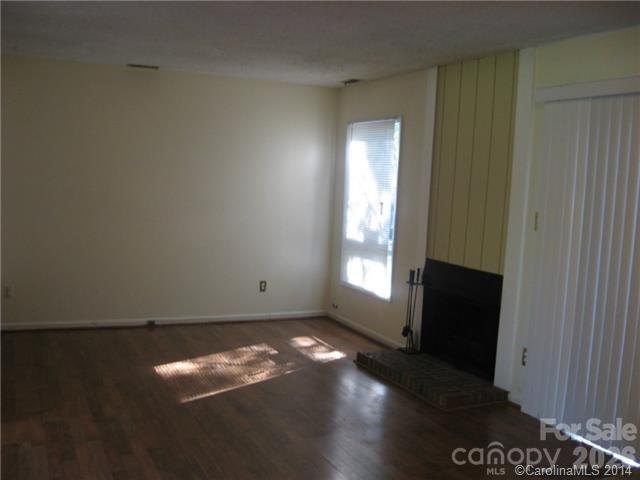 5322 Farm Pond Lane — Charlotte