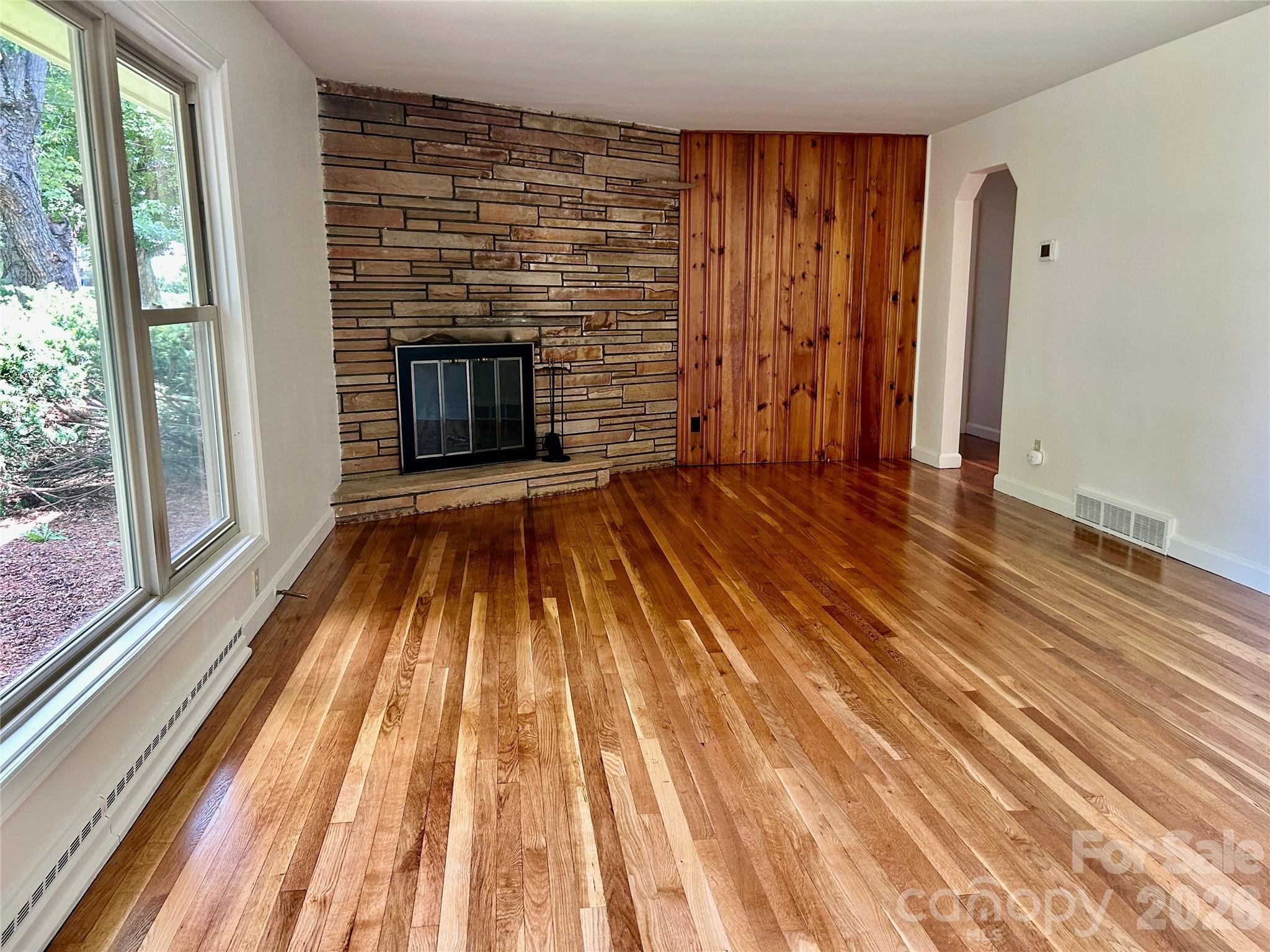 28 S College Street — Weaverville