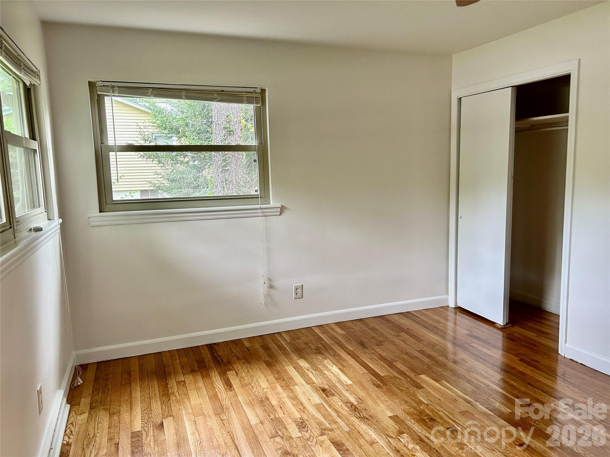 28 S College Street — Weaverville