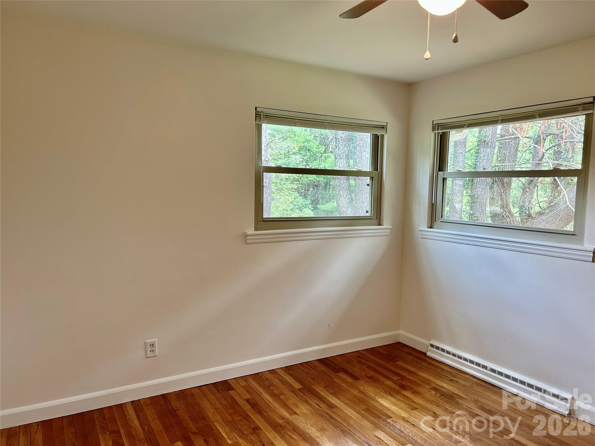 28 S College Street — Weaverville