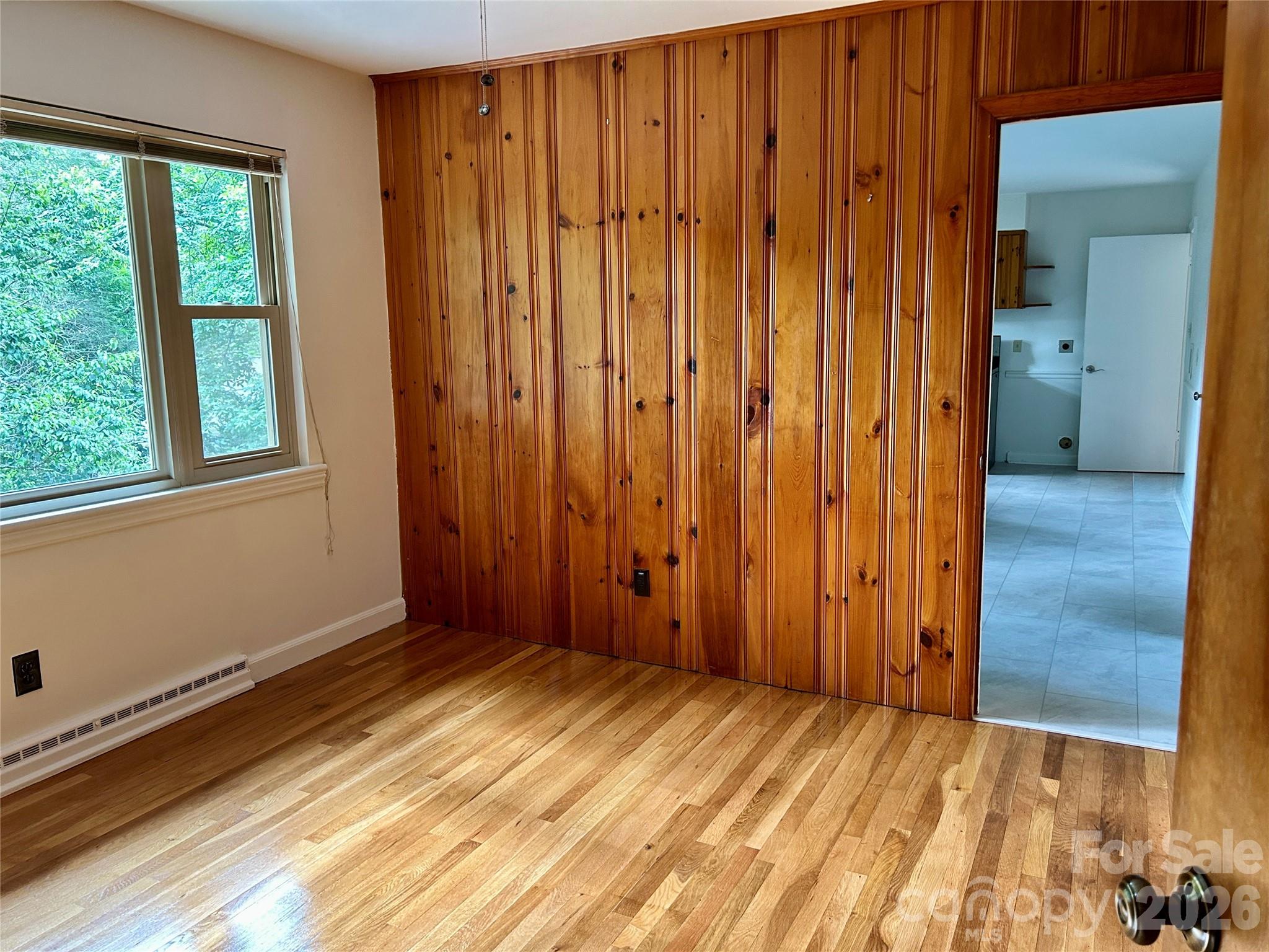 28 S College Street — Weaverville