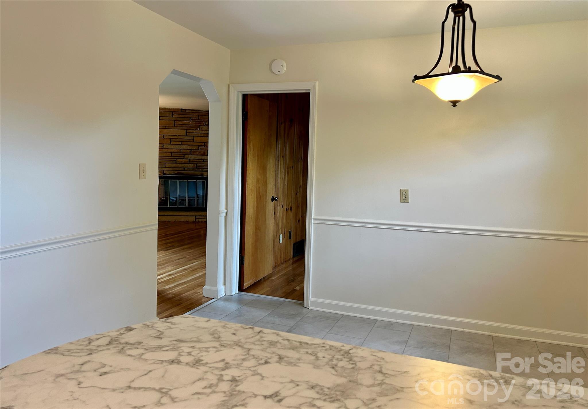 28 S College Street — Weaverville