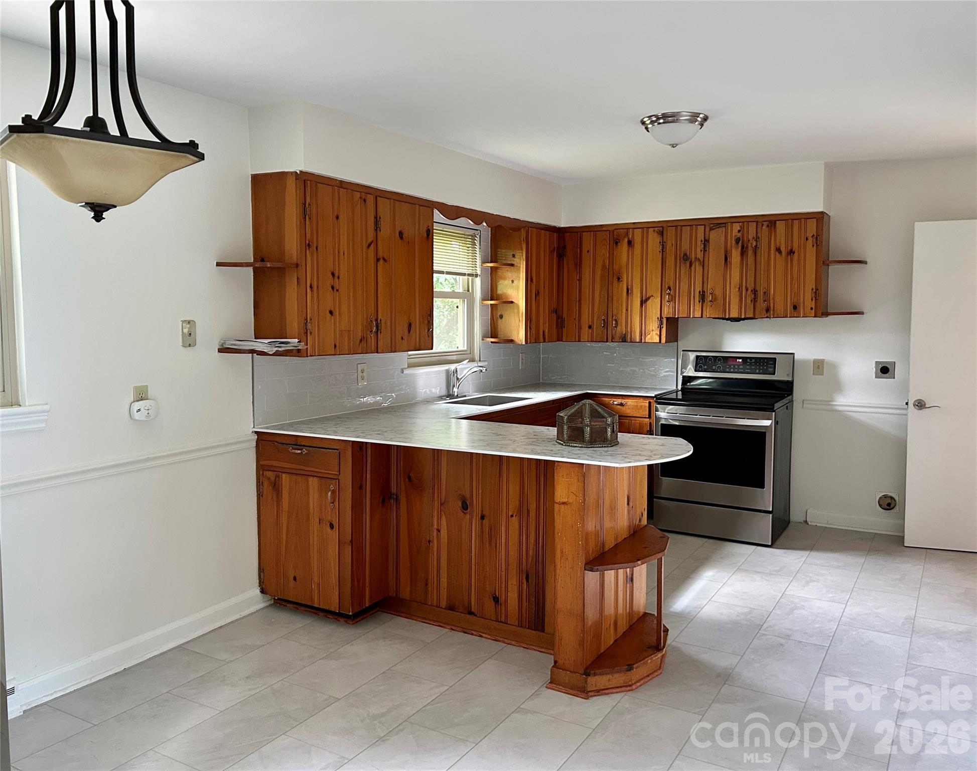 28 S College Street — Weaverville