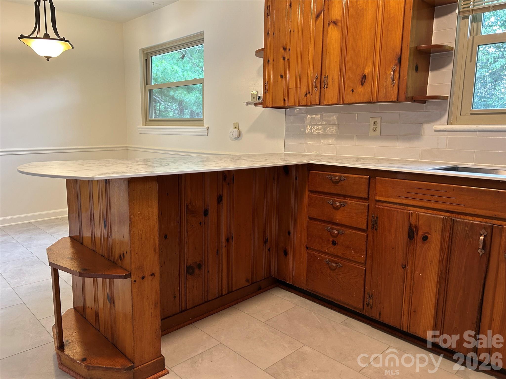 28 S College Street — Weaverville