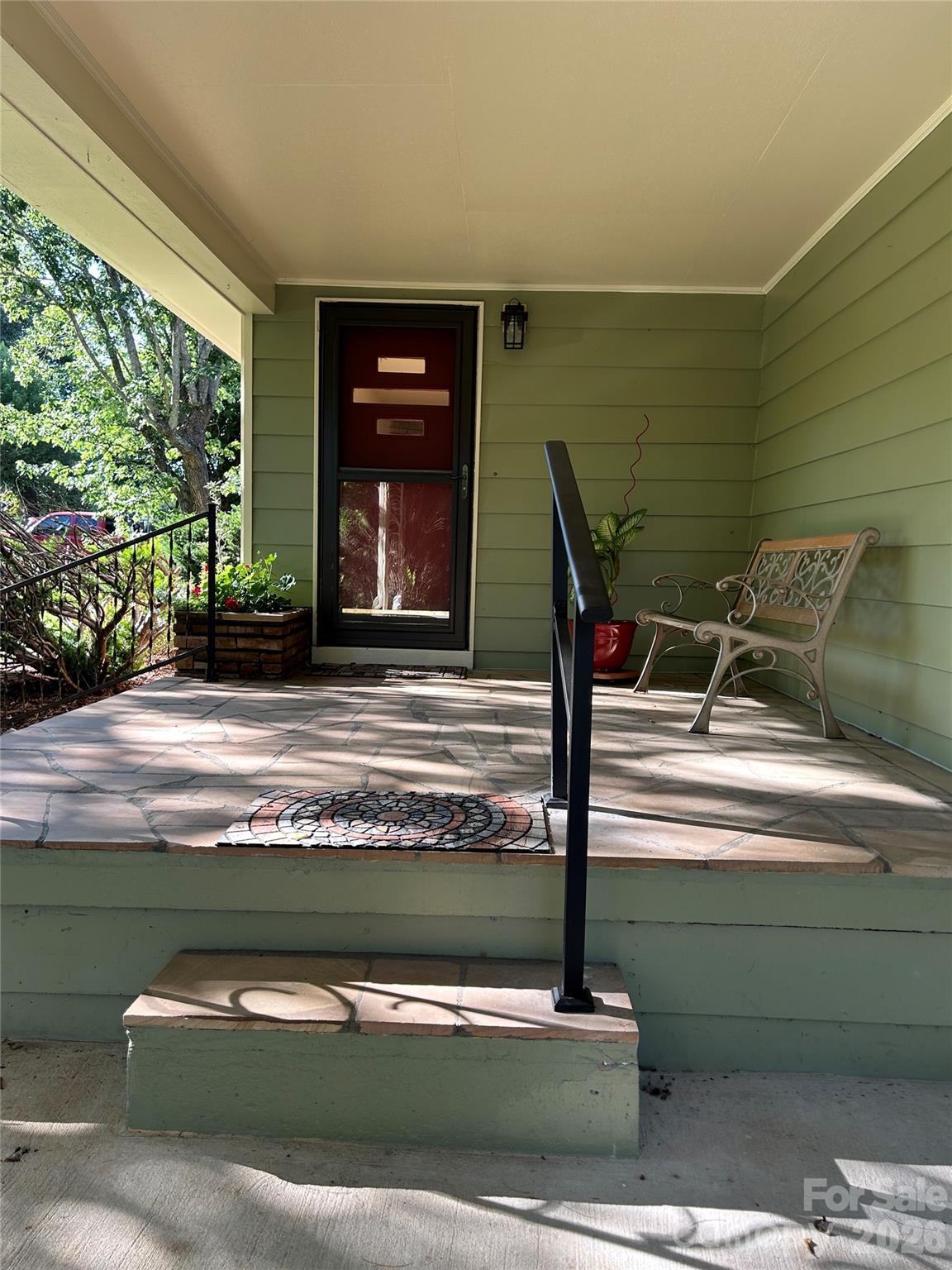 28 S College Street — Weaverville