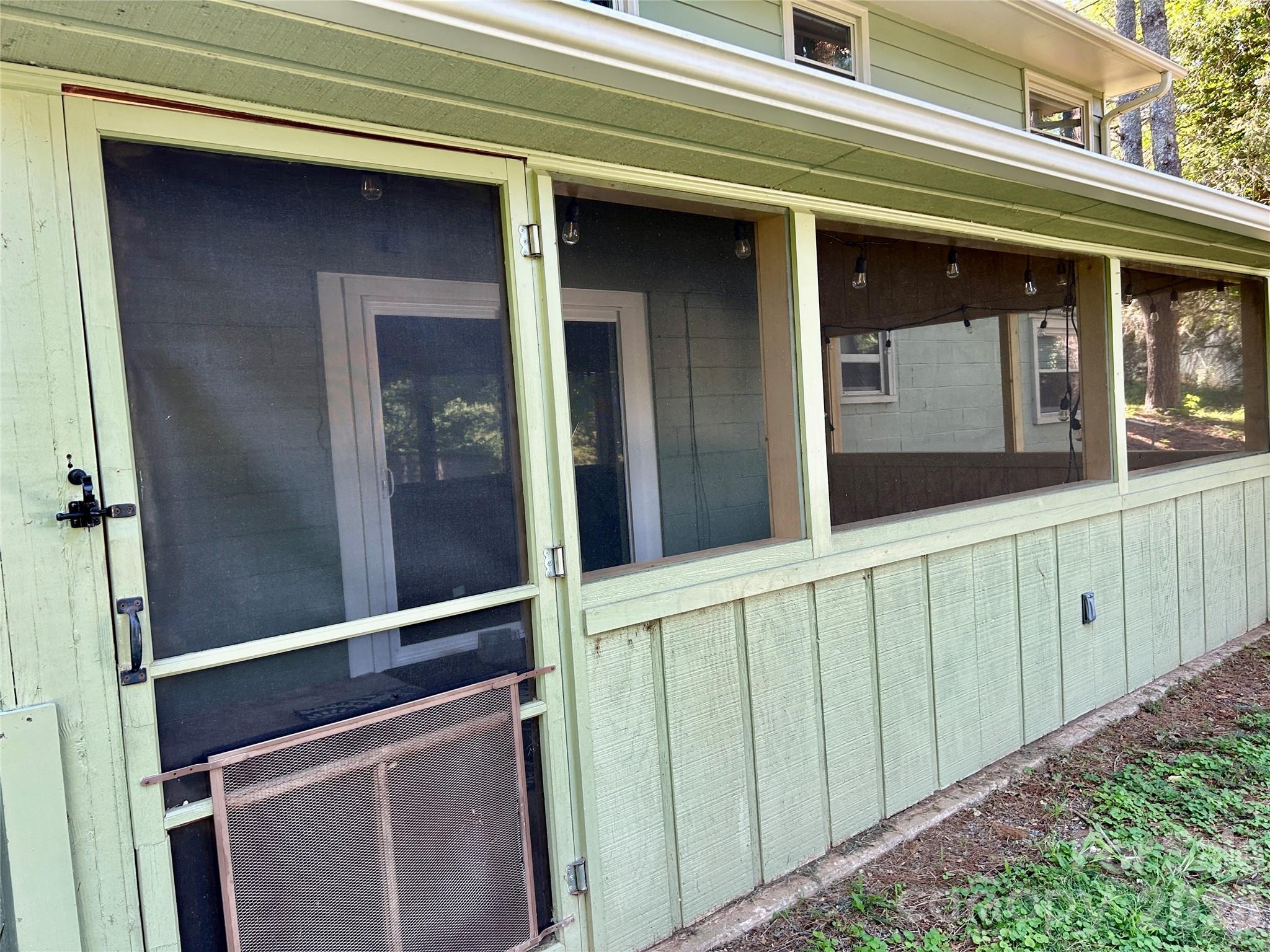 28 S College Street — Weaverville