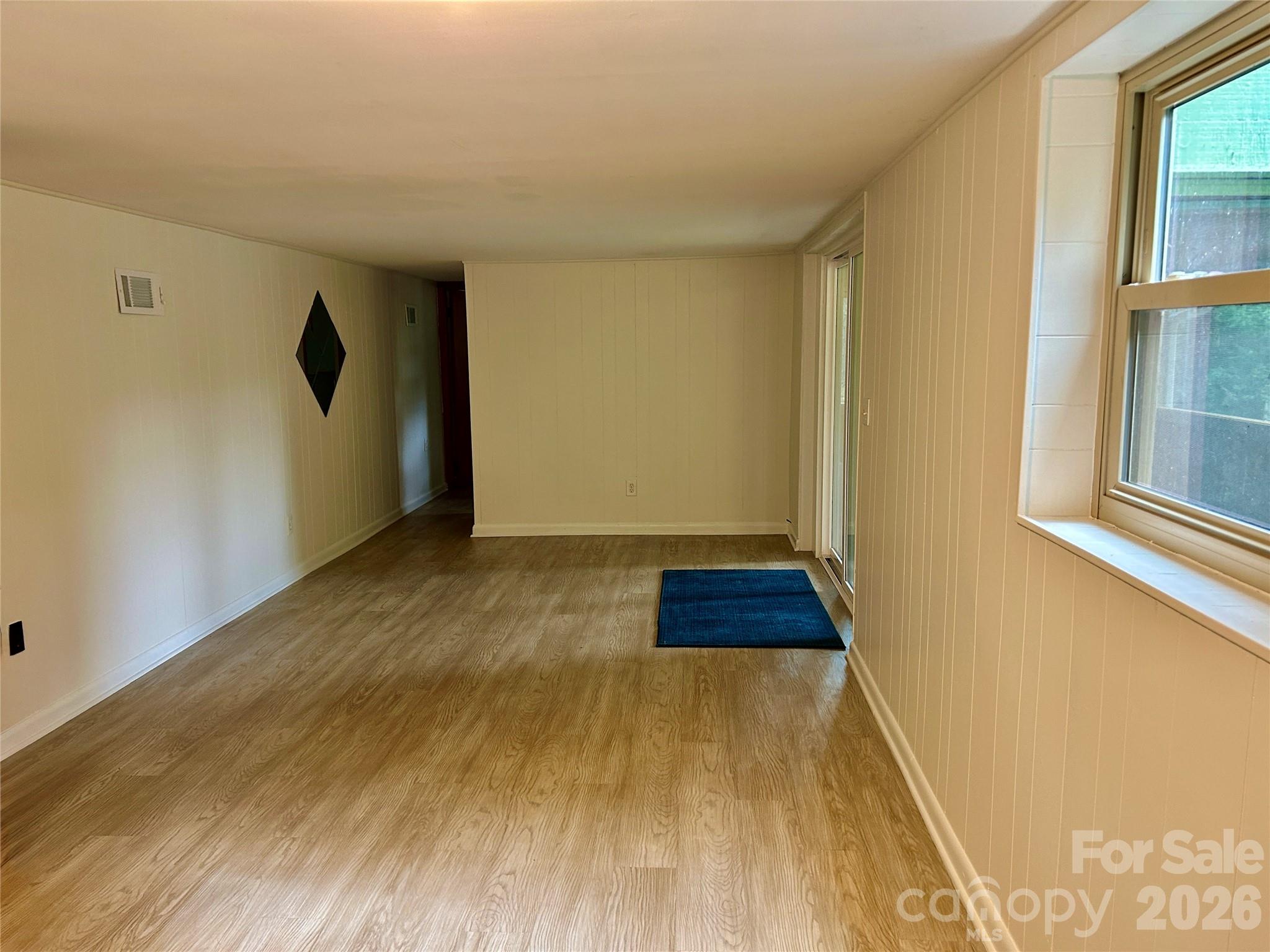 28 S College Street — Weaverville