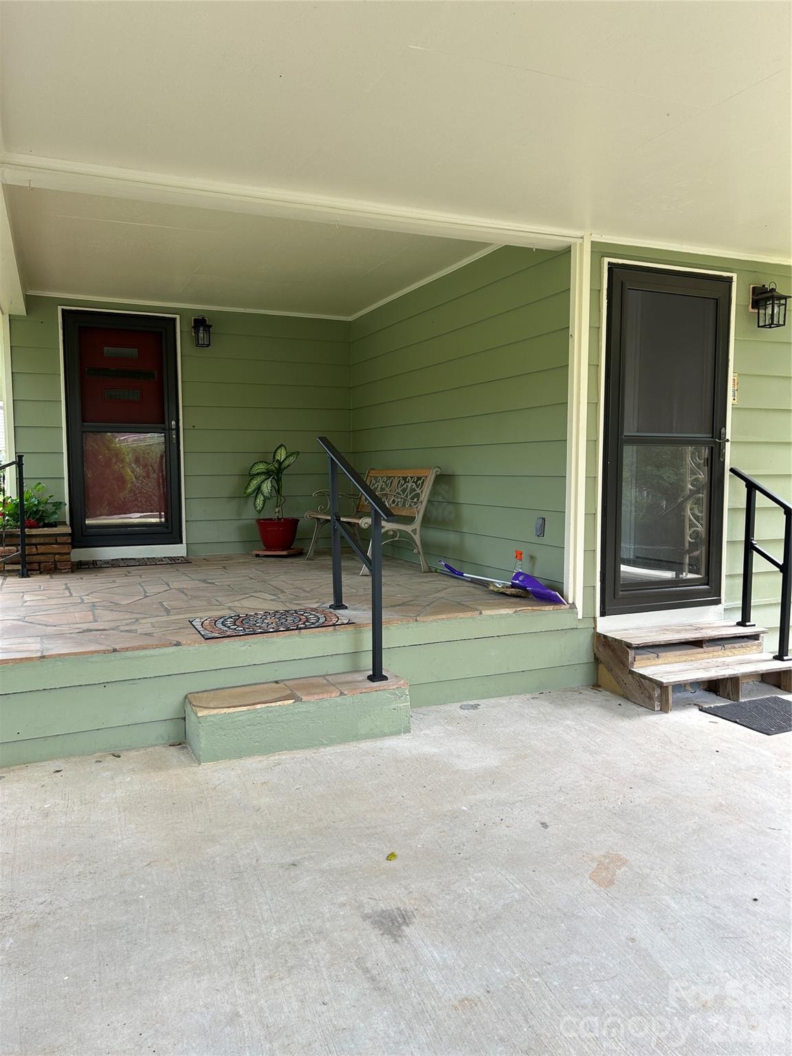 28 S College Street — Weaverville