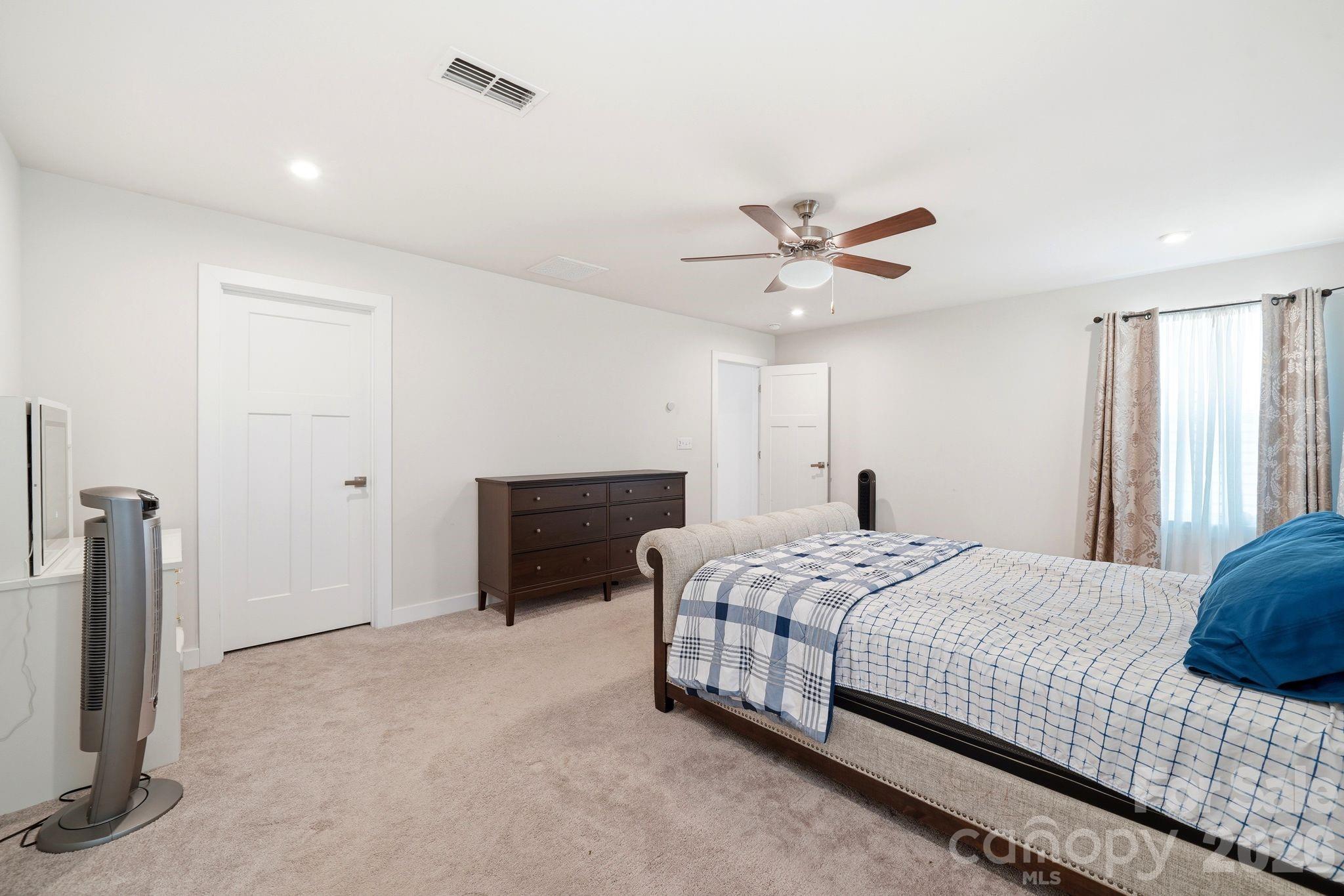 10129 Harvest Gold Drive — Charlotte
