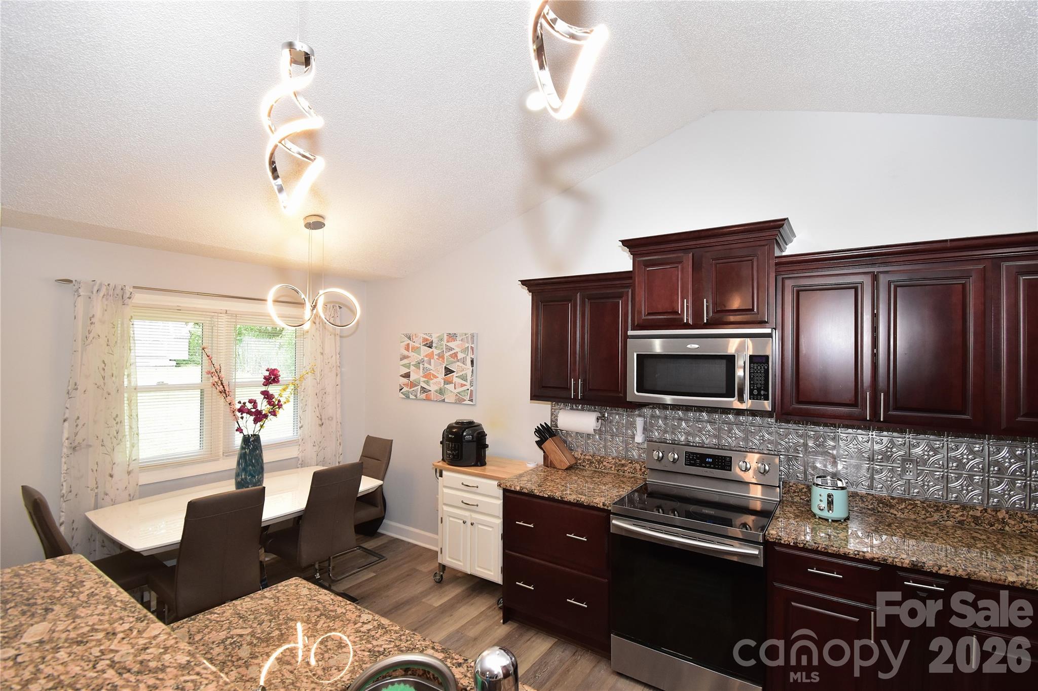 302 Watson Road — Arden