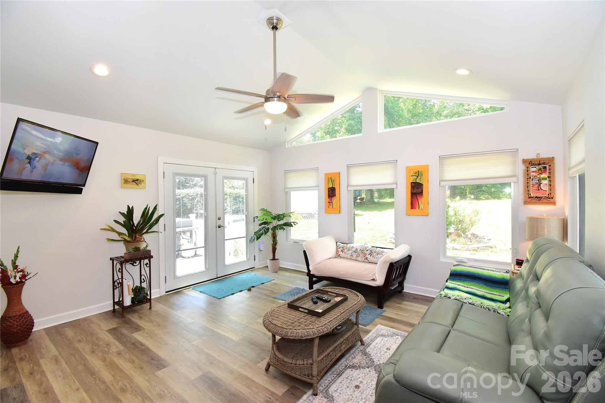 302 Watson Road — Arden