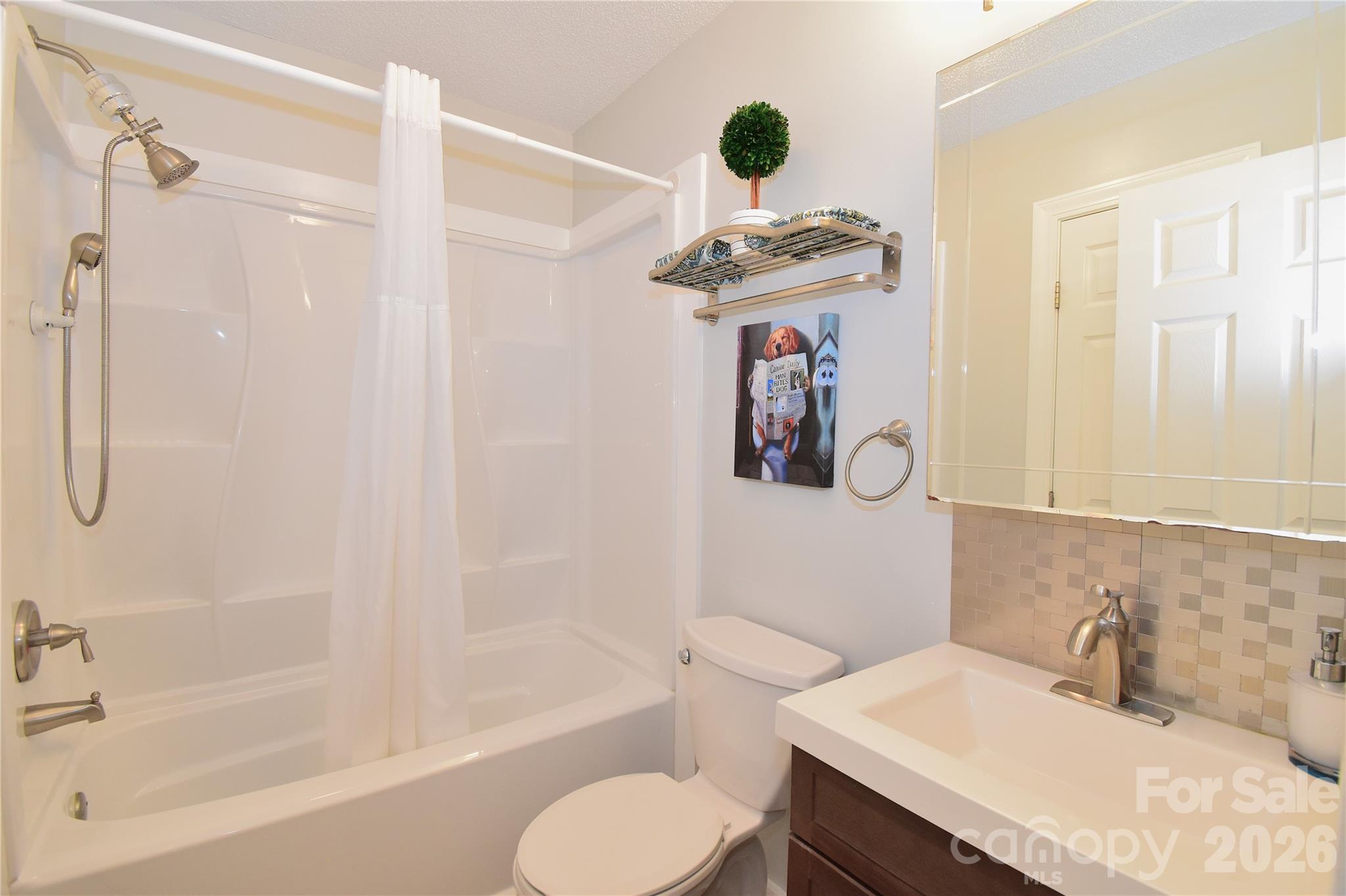 302 Watson Road — Arden