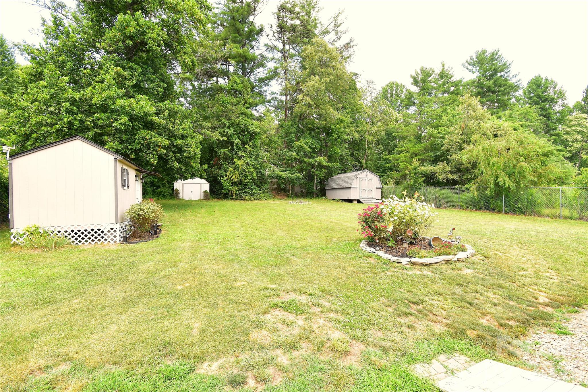 302 Watson Road — Arden