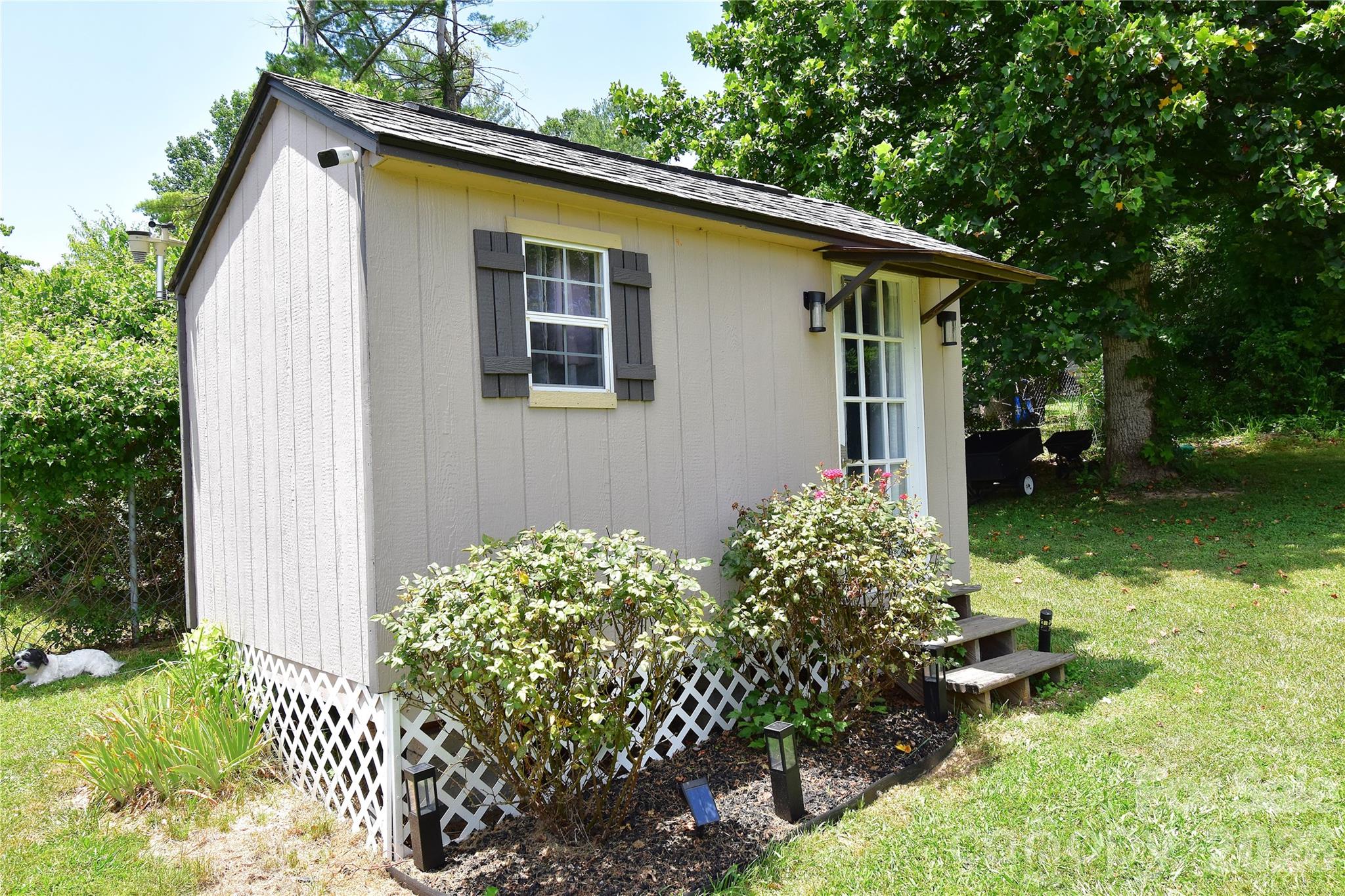 302 Watson Road — Arden