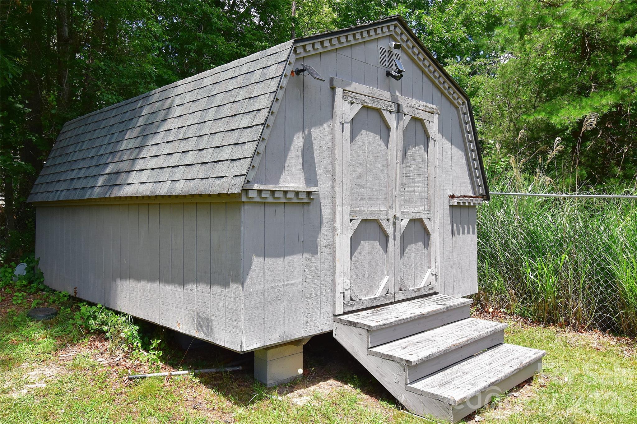 302 Watson Road — Arden