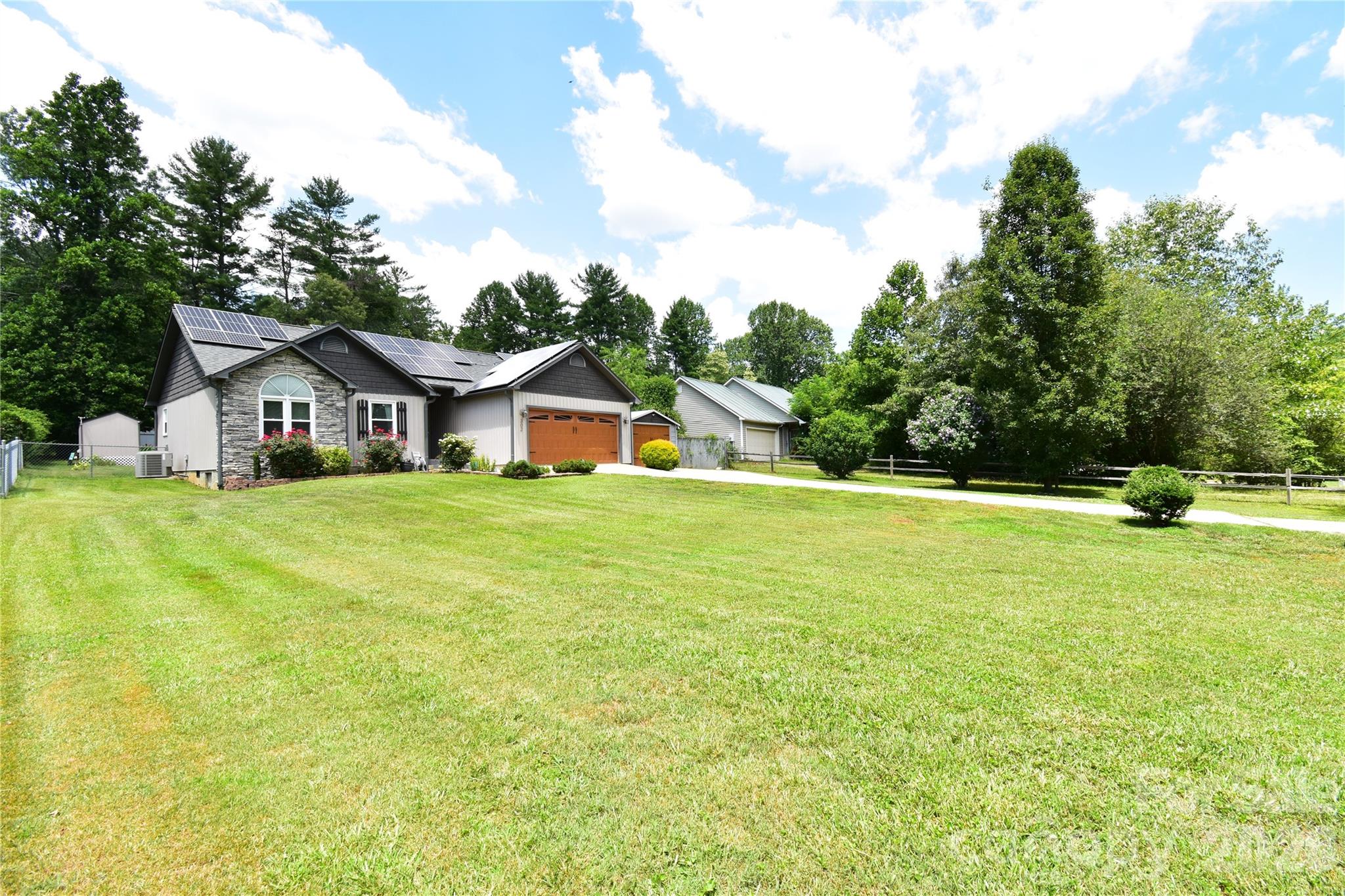 302 Watson Road — Arden