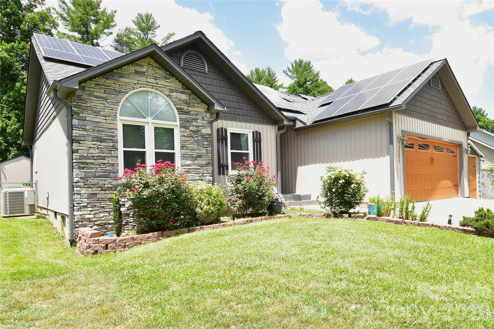 302 Watson Road — Arden
