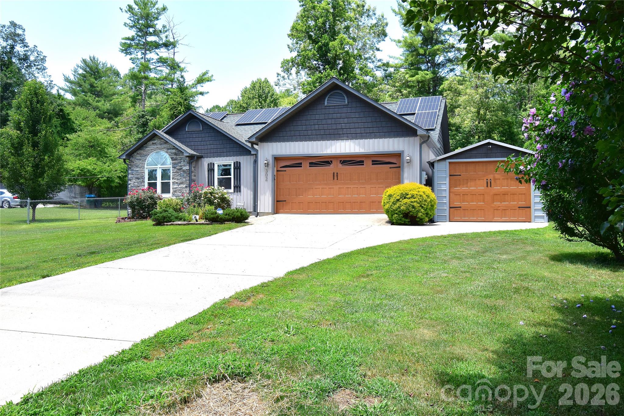 302 Watson Road — Arden
