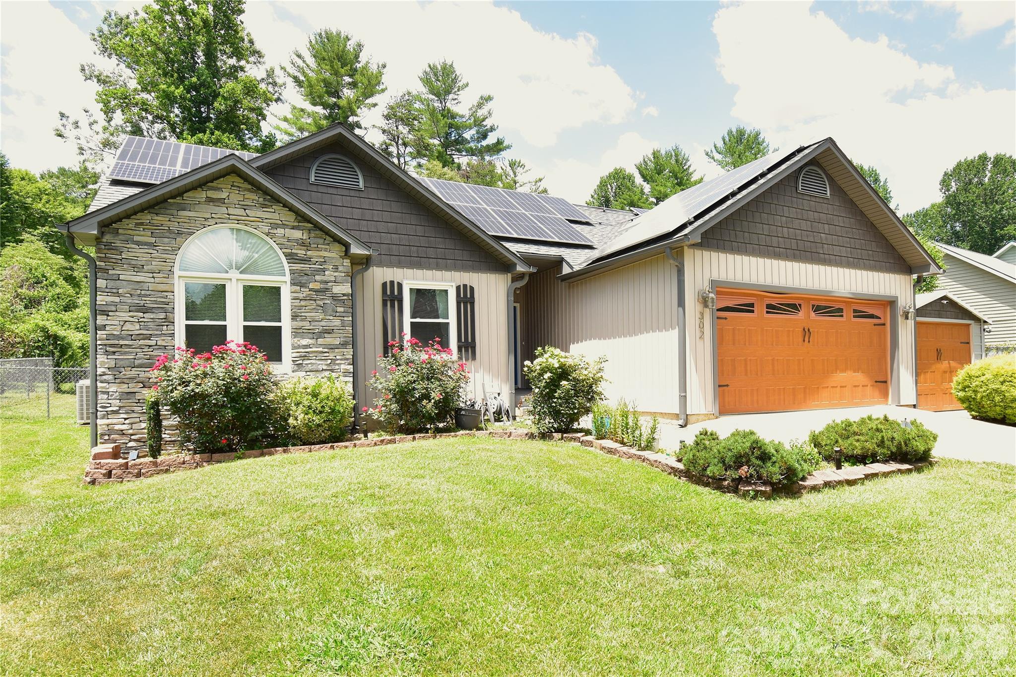 302 Watson Road — Arden