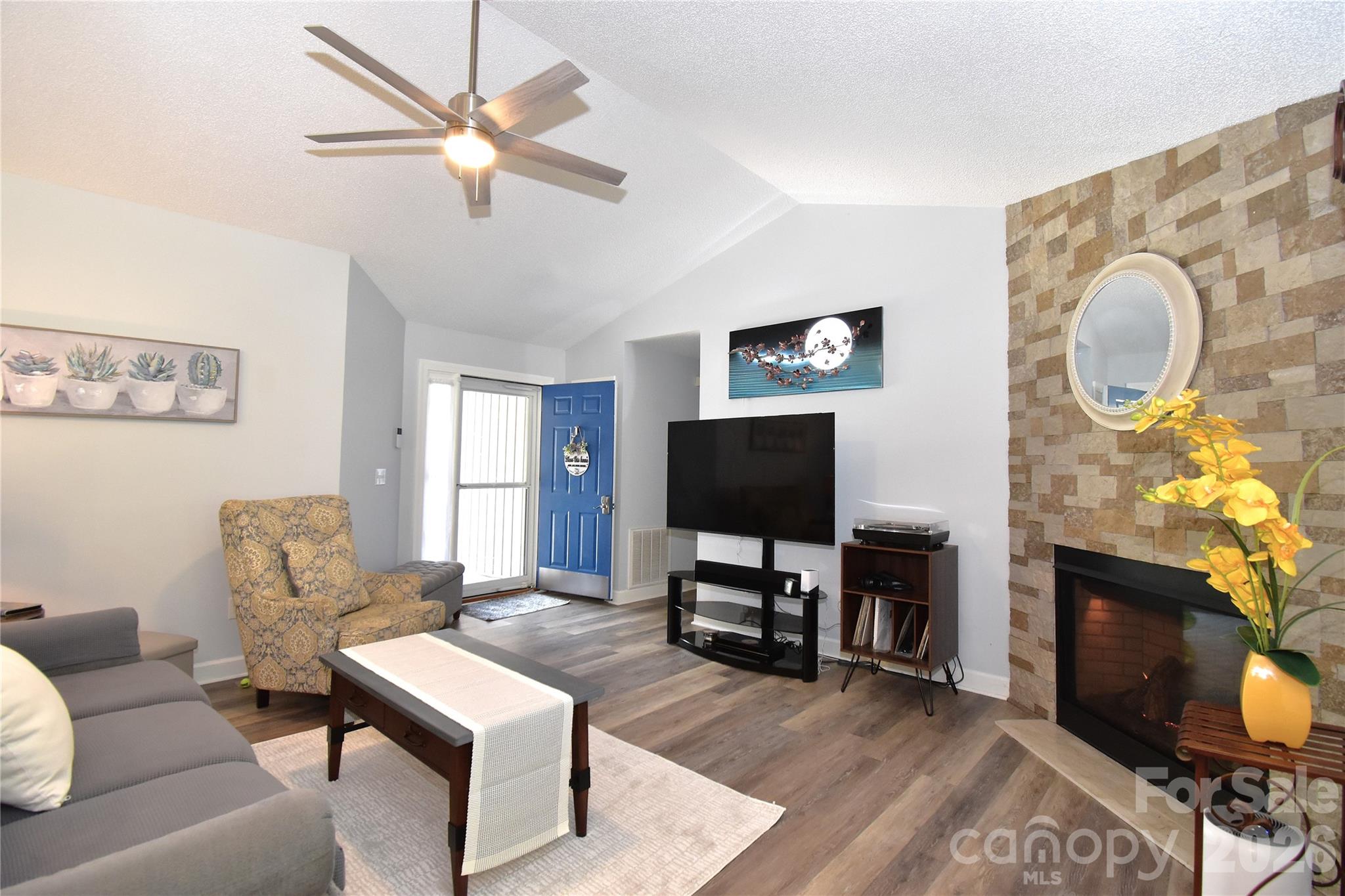 302 Watson Road — Arden
