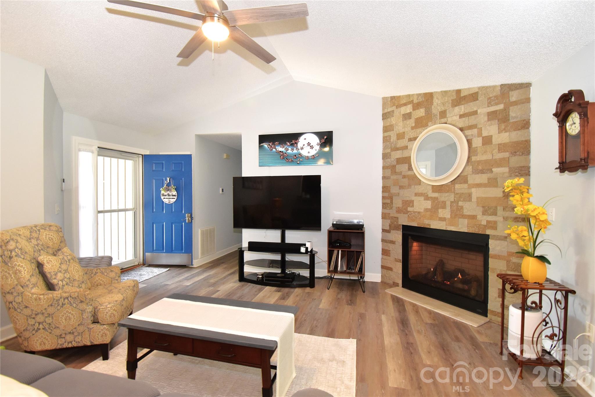 302 Watson Road — Arden