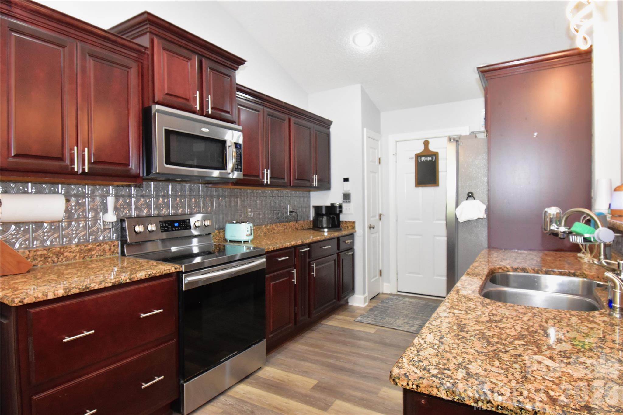 302 Watson Road — Arden