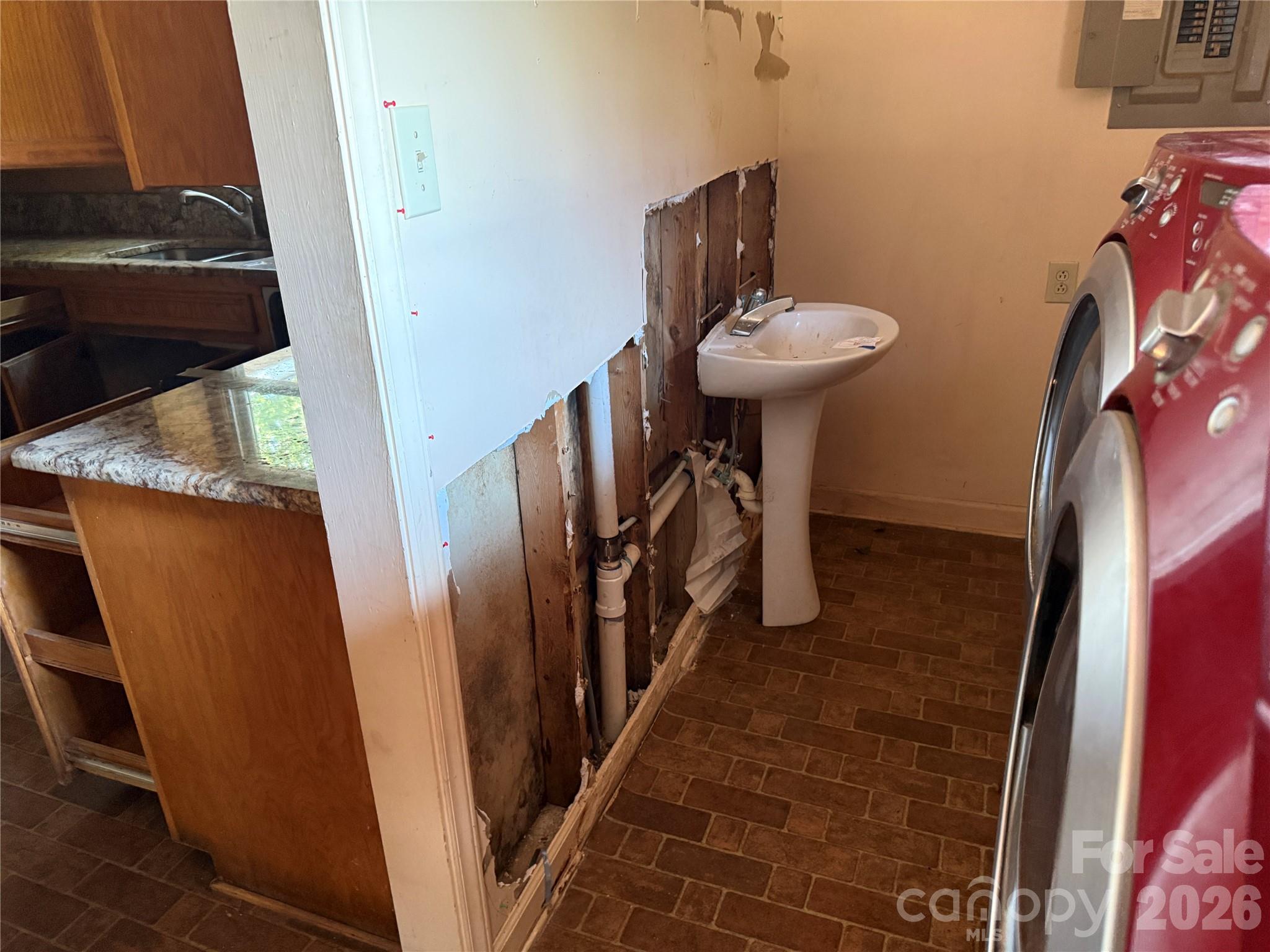 121 Brady Circle Road — Statesville