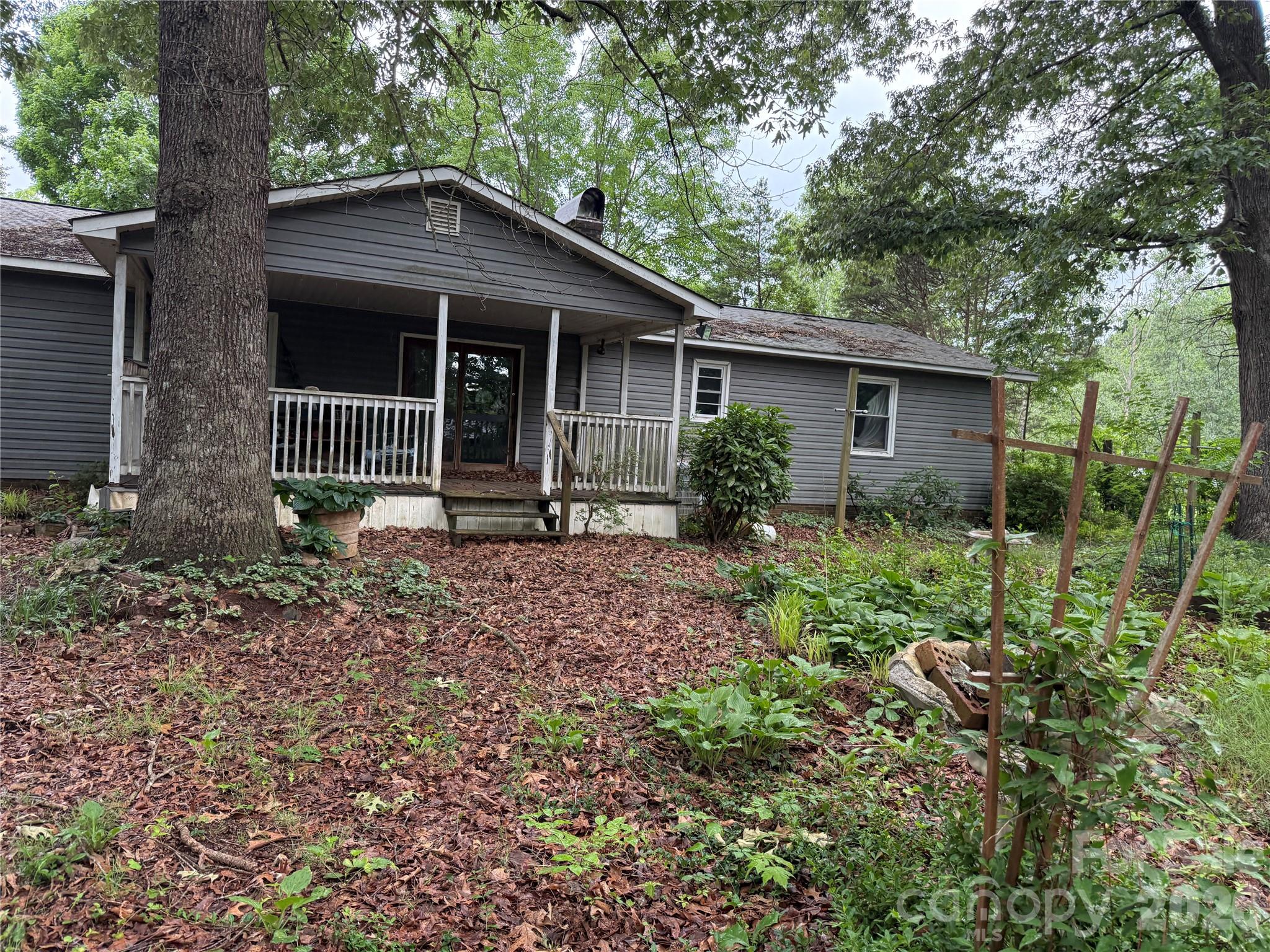 121 Brady Circle Road — Statesville