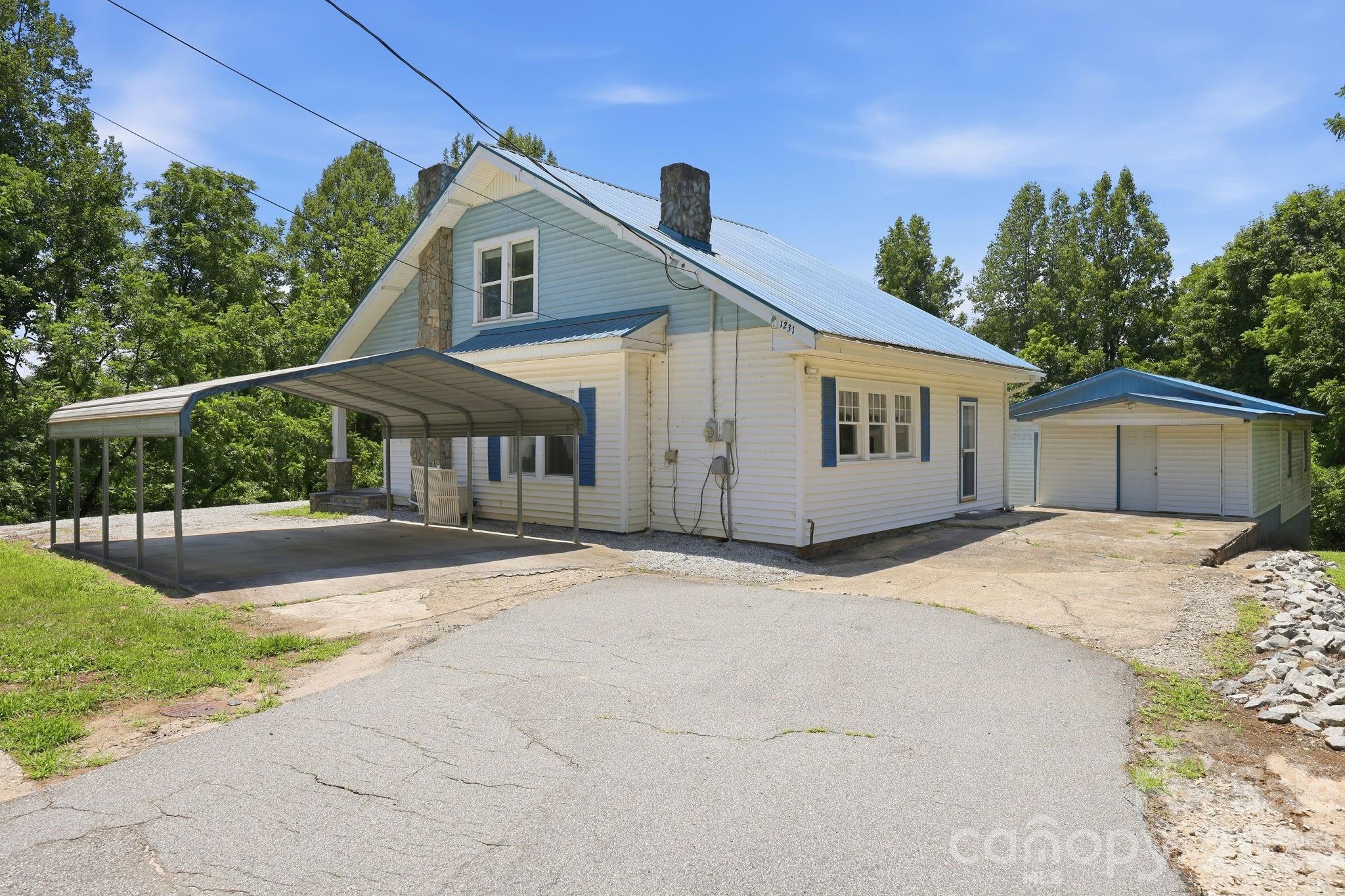 1231 Caldwell Place NW — Lenoir