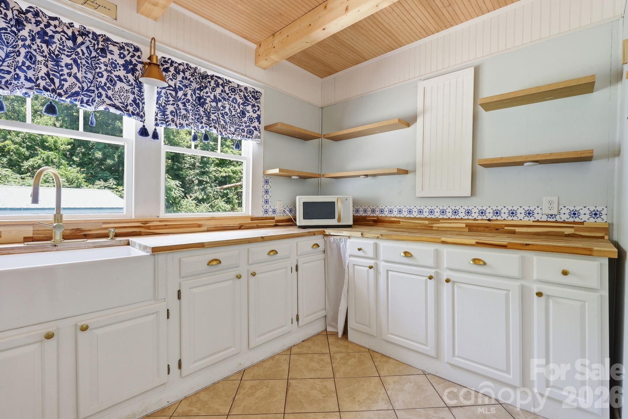 1231 Caldwell Place NW — Lenoir