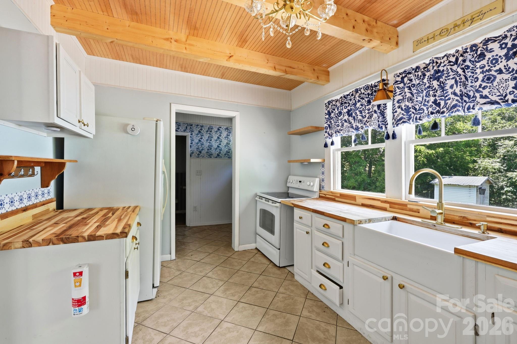 1231 Caldwell Place NW — Lenoir
