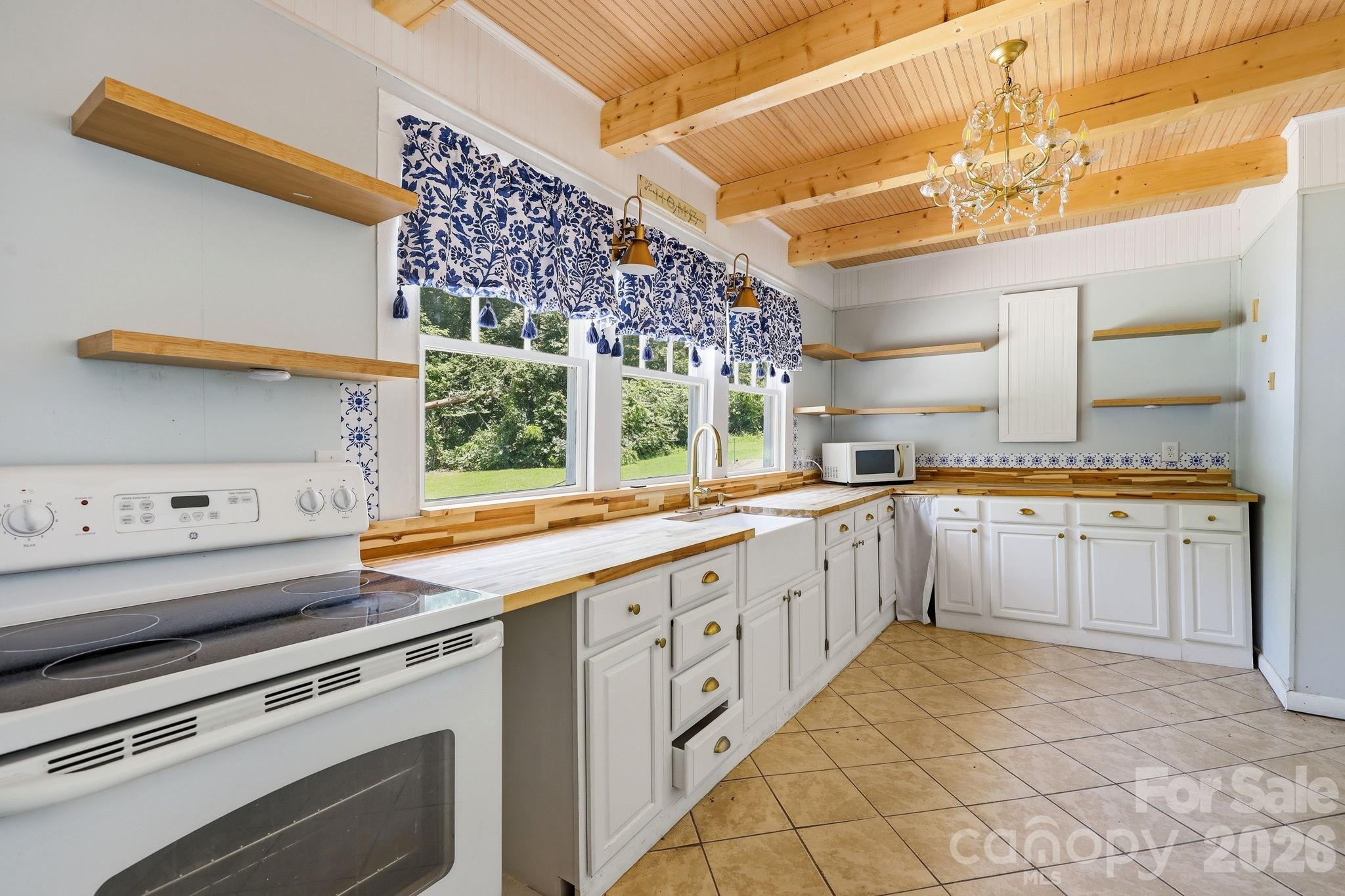 1231 Caldwell Place NW — Lenoir