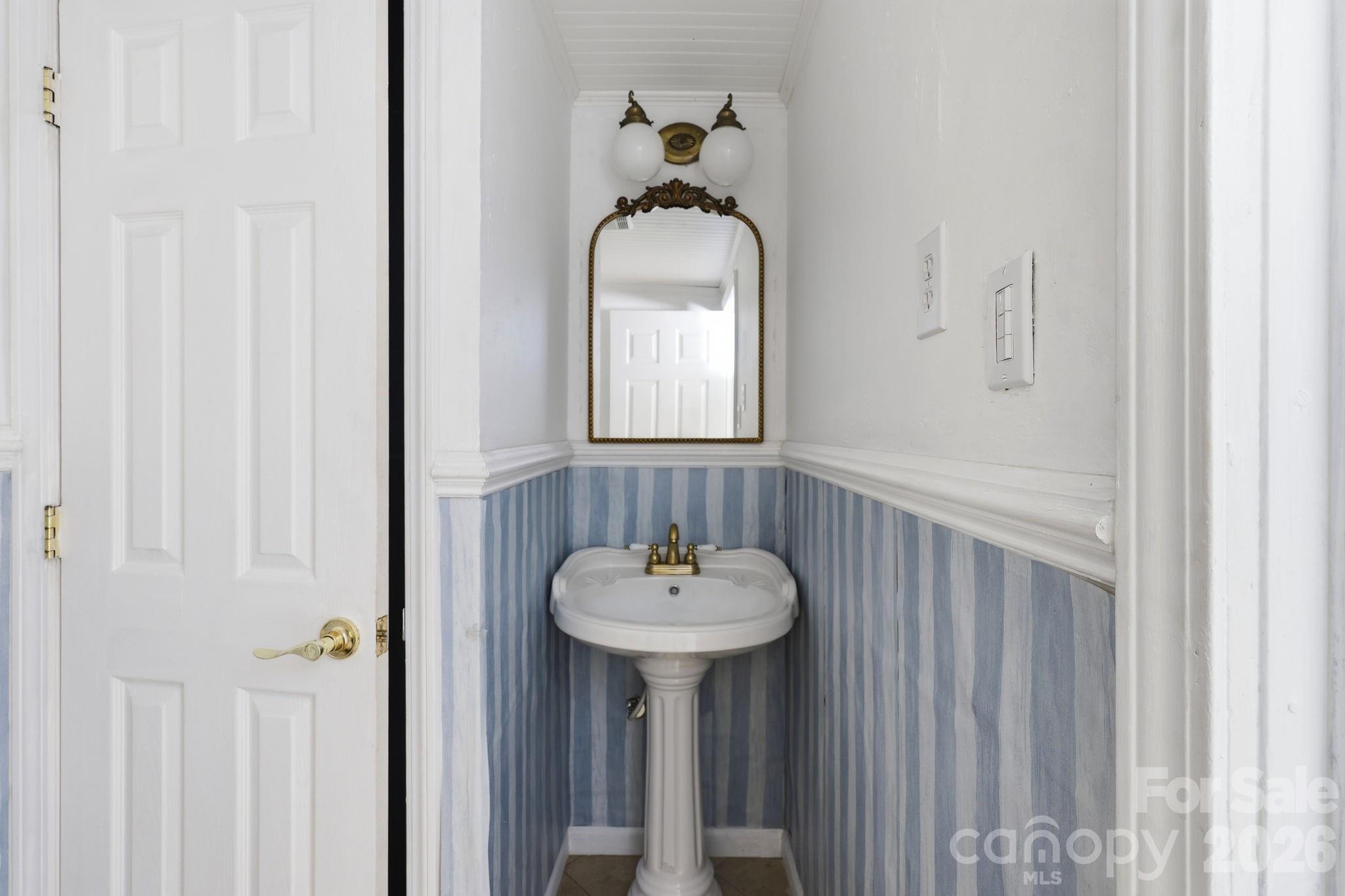 1231 Caldwell Place NW — Lenoir