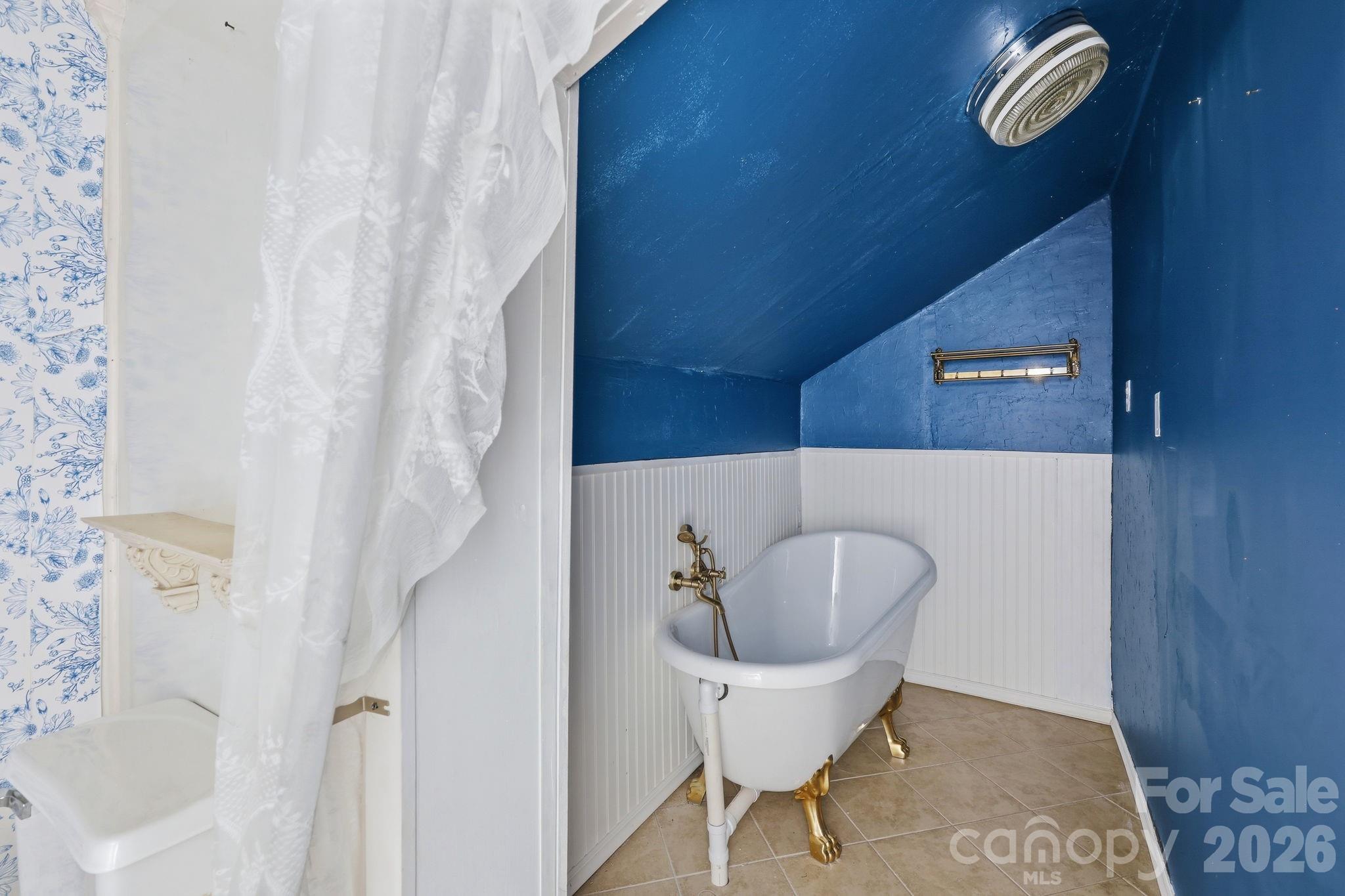 1231 Caldwell Place NW — Lenoir