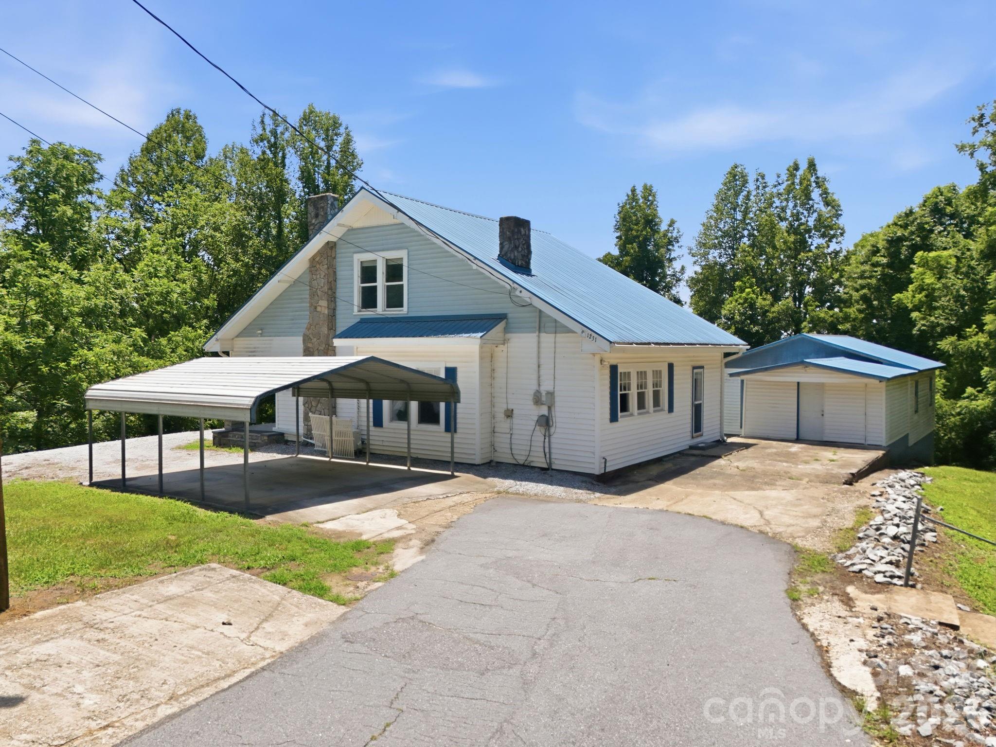 1231 Caldwell Place NW — Lenoir