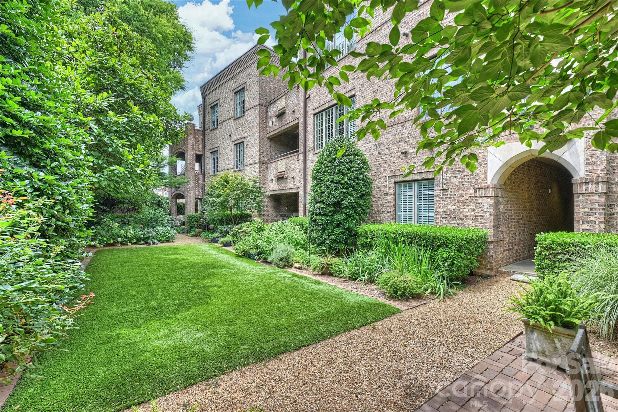 241 Queens Road — Charlotte