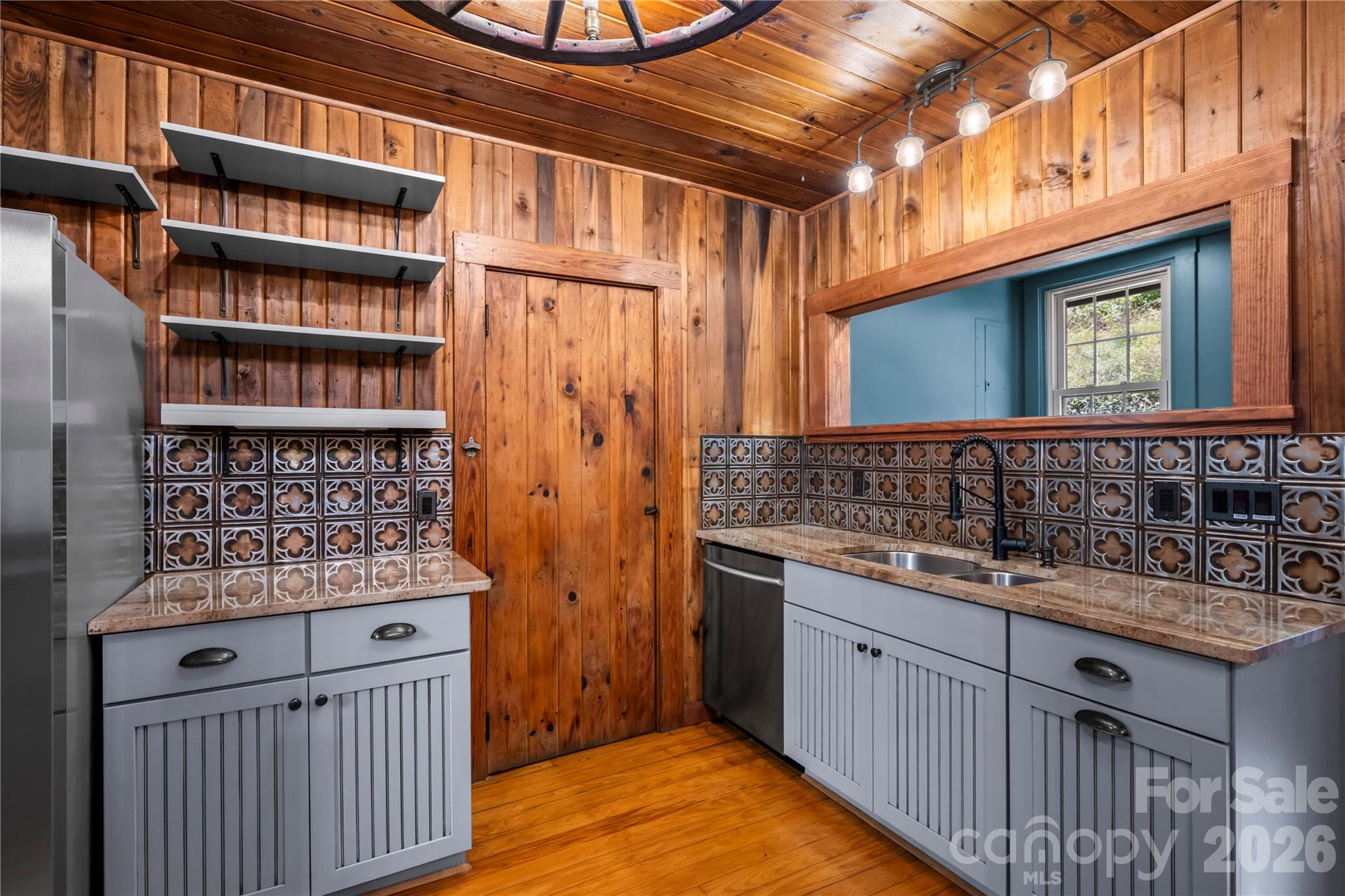 150 Indian Cave Park Road — Hendersonville