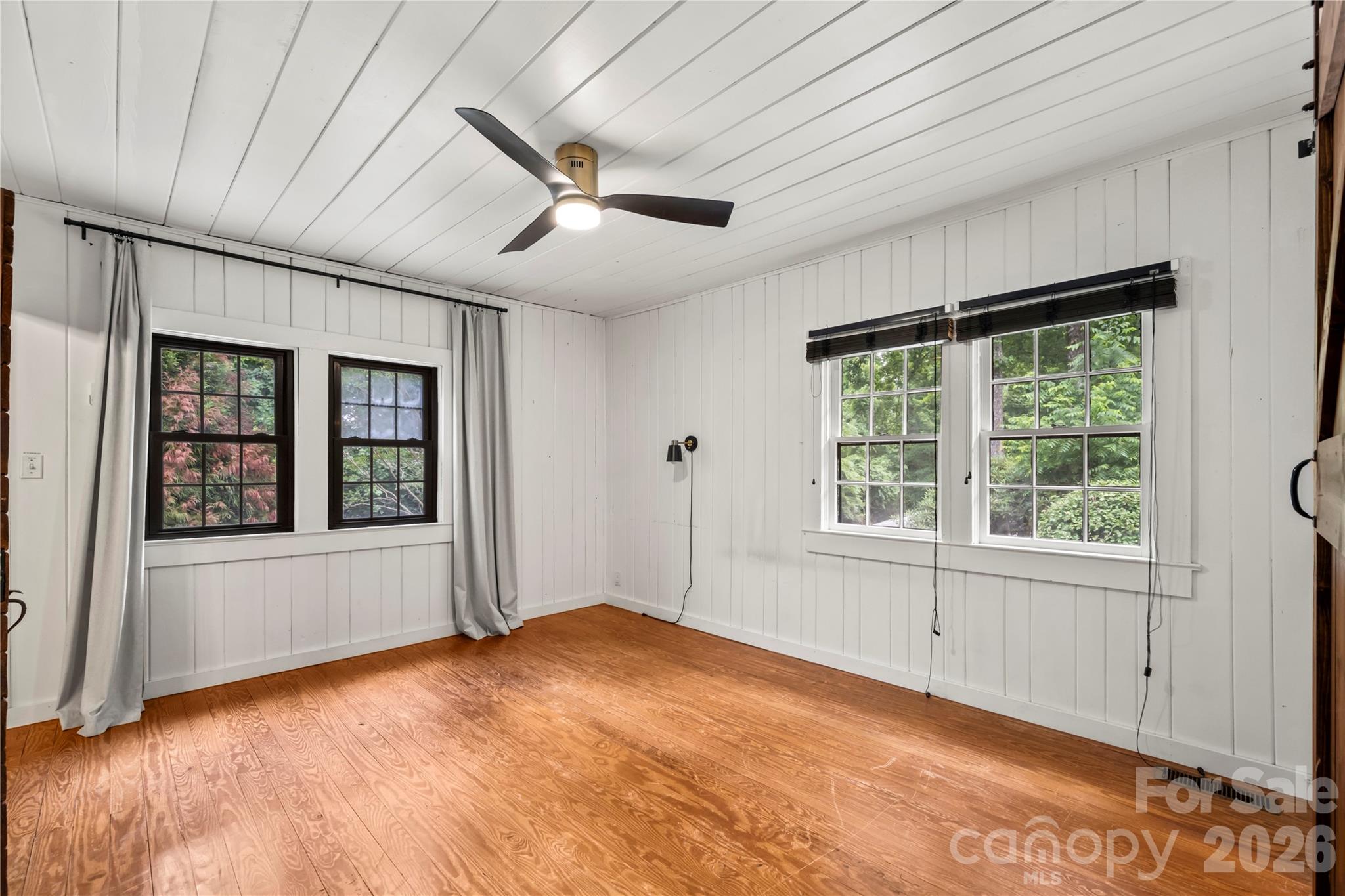 150 Indian Cave Park Road — Hendersonville