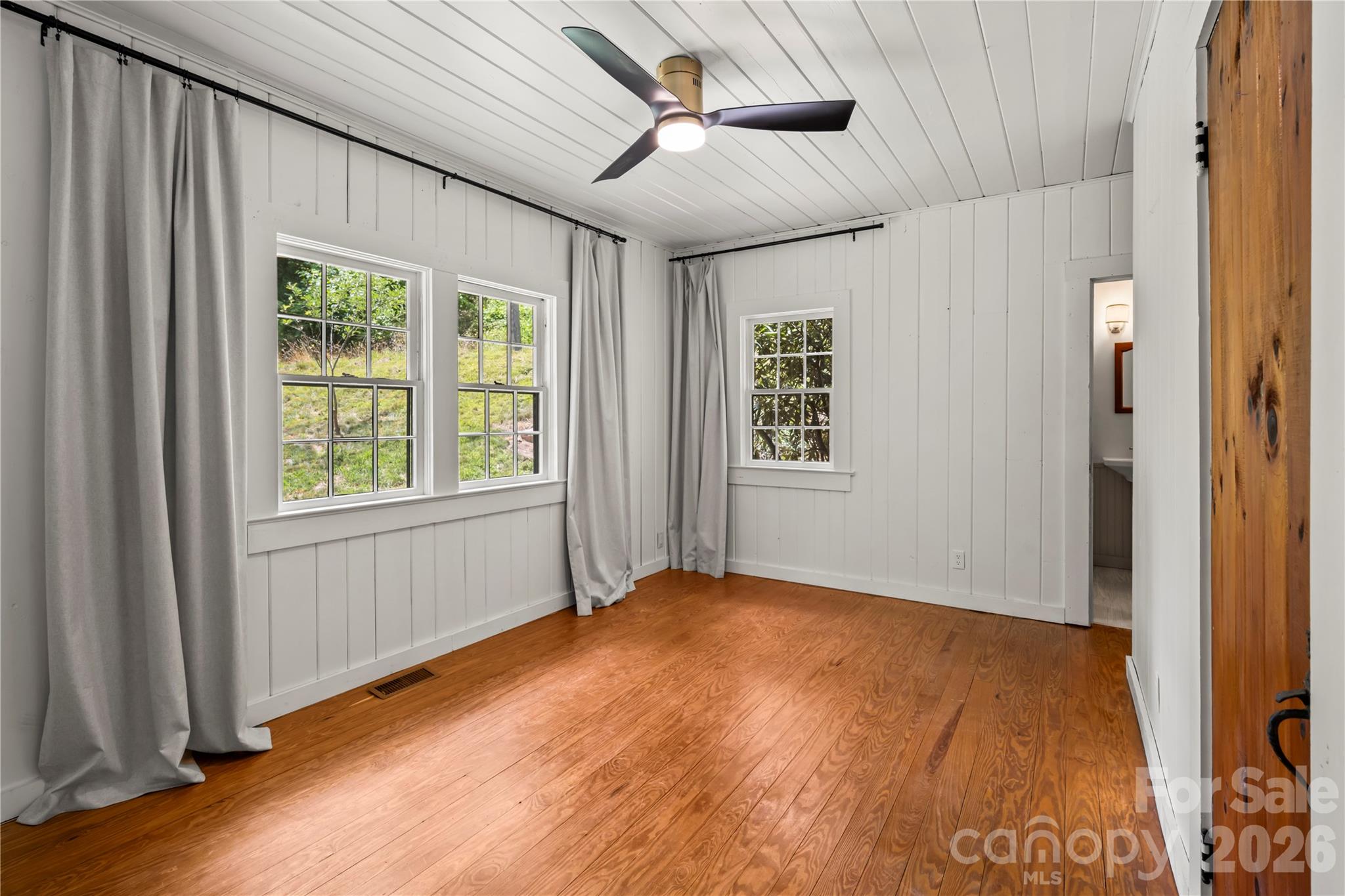 150 Indian Cave Park Road — Hendersonville