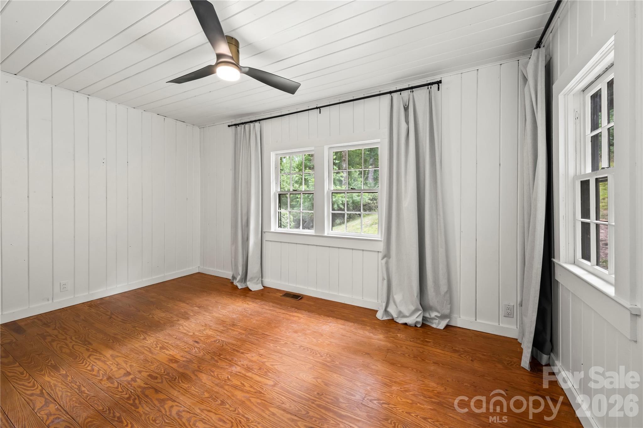 150 Indian Cave Park Road — Hendersonville