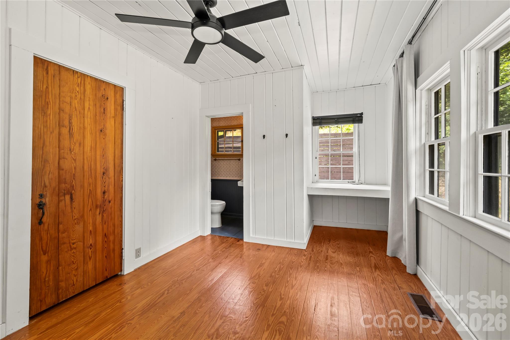 150 Indian Cave Park Road — Hendersonville
