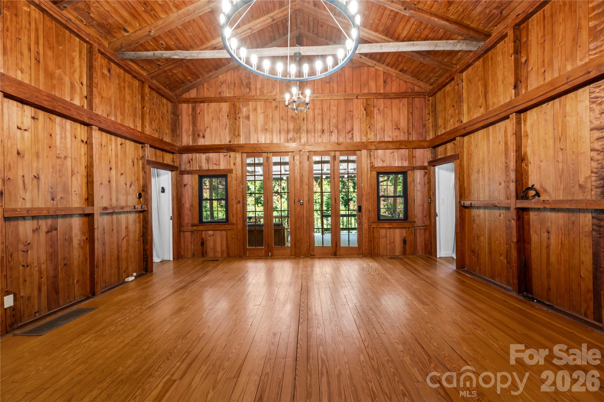 150 Indian Cave Park Road — Hendersonville
