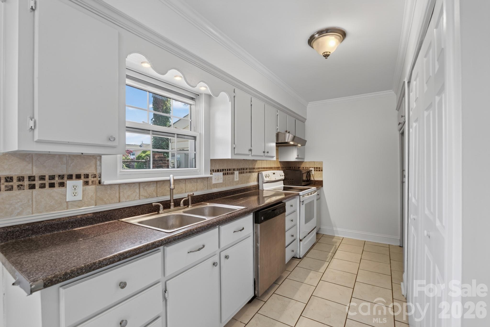 8904 Hunter Ridge Drive — Charlotte