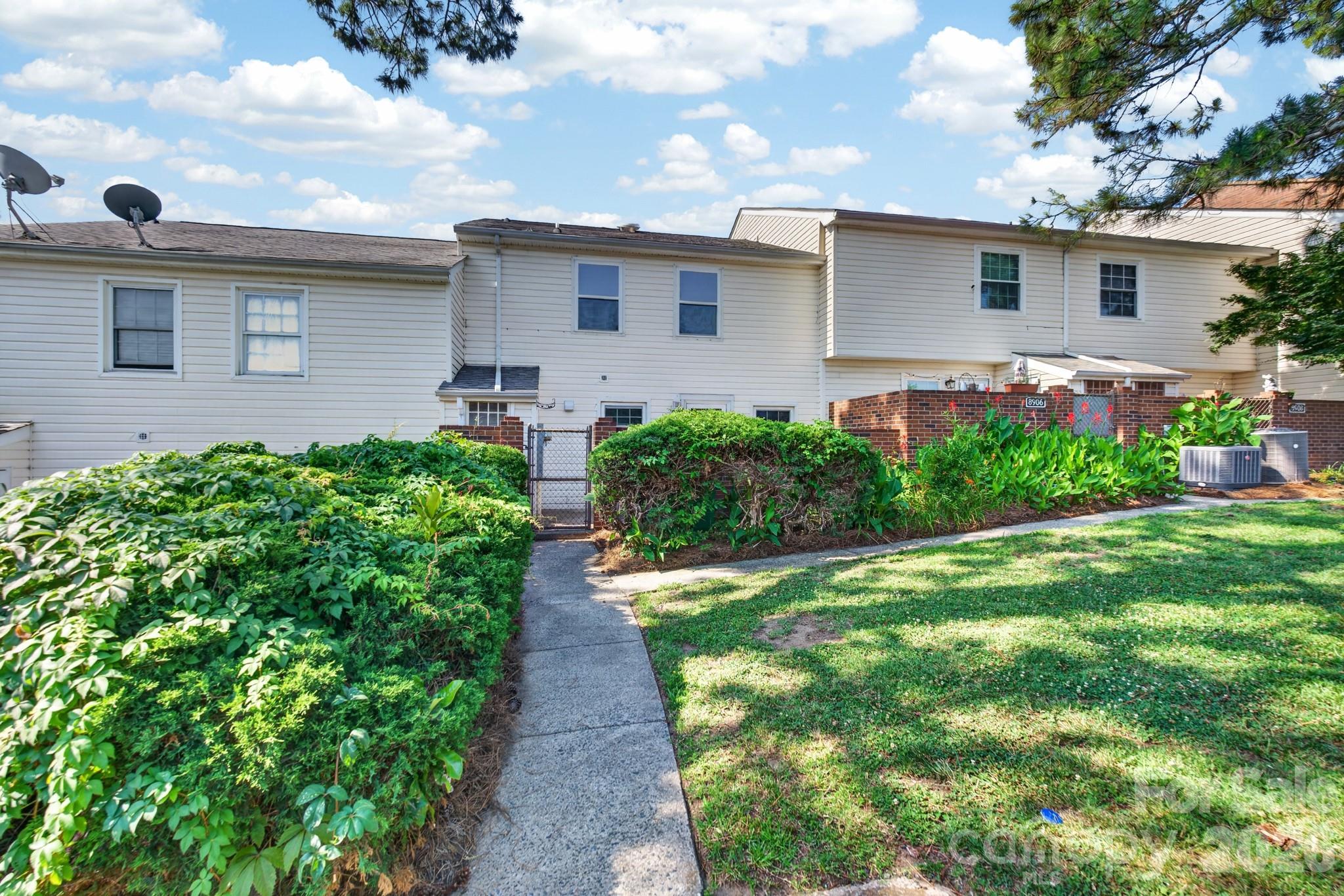 8904 Hunter Ridge Drive — Charlotte
