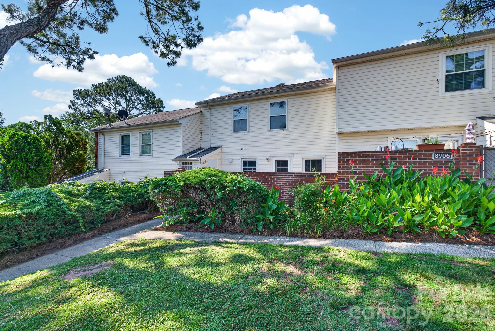 8904 Hunter Ridge Drive — Charlotte