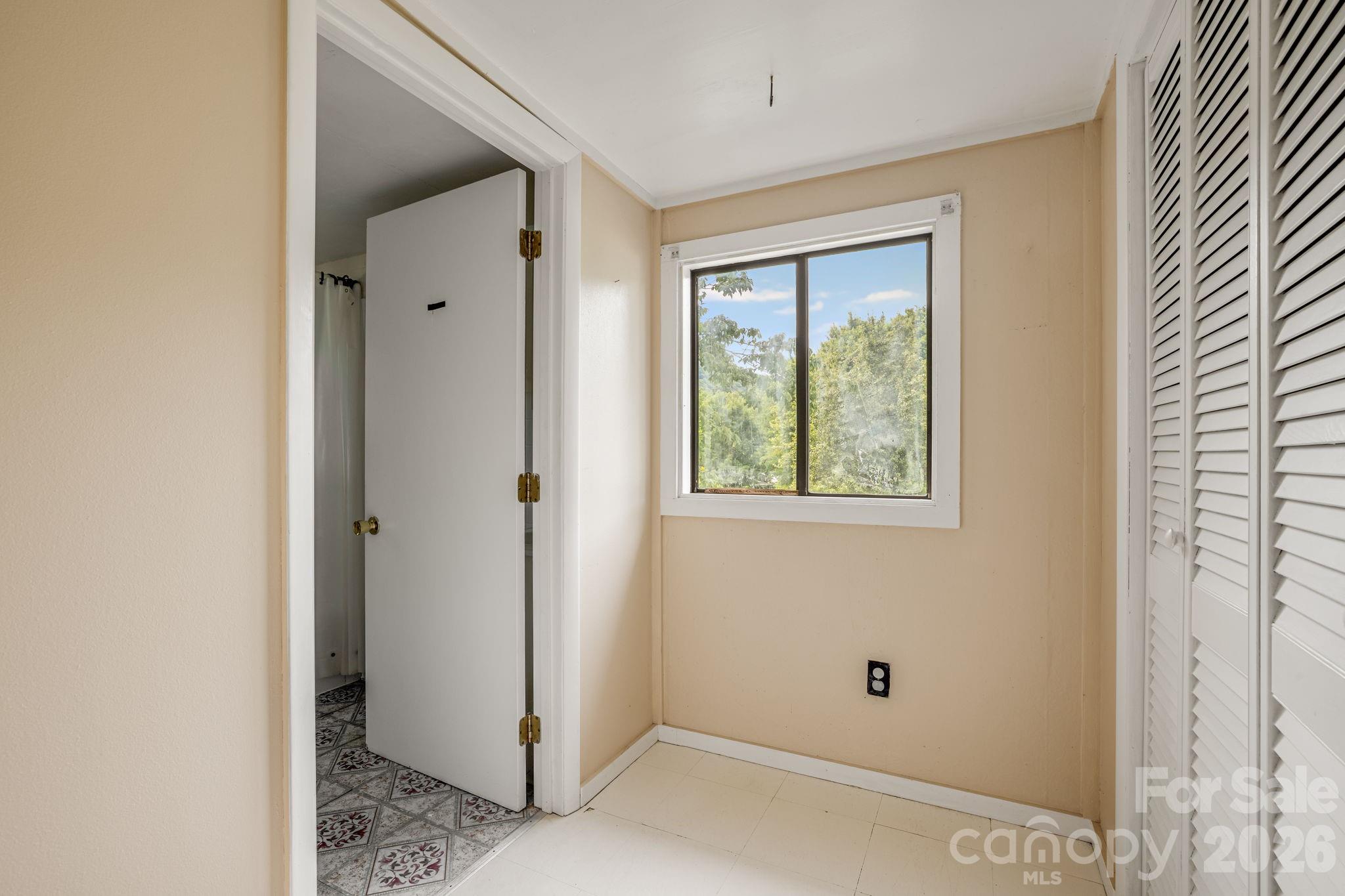 82 Hill Street — Hot Springs