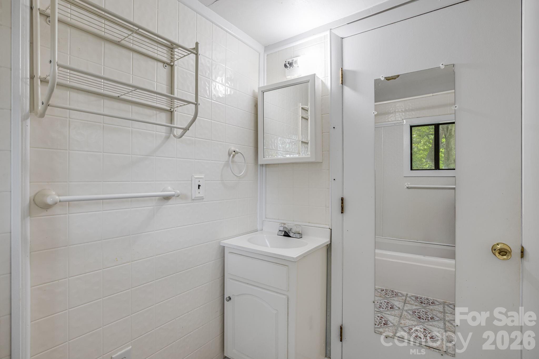 82 Hill Street — Hot Springs